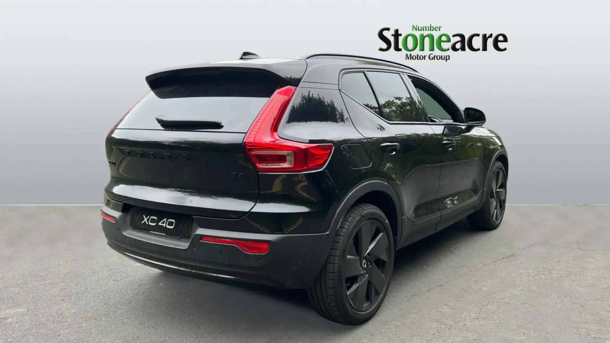 Volvo XC40 2.0 B4 MHEV Ultra Black Edition DCT Auto Euro 6 (s/s) 5dr WF25FFU Image 2