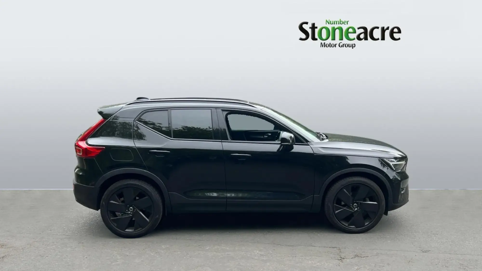 Volvo XC40 2.0 B4 MHEV Ultra Black Edition DCT Auto Euro 6 (s/s) 5dr WF25FFU Image 3