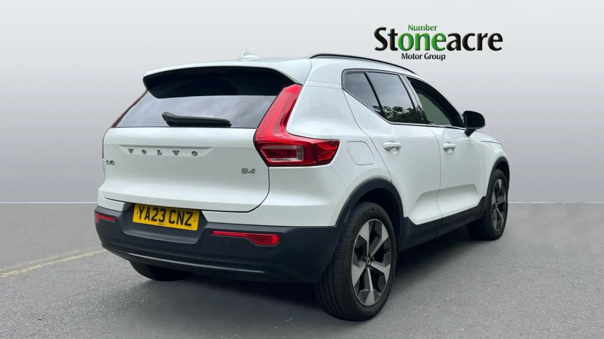 Volvo XC40 2.0 B4P Ultimate Dark 5dr Auto YA23CNZ Image 2