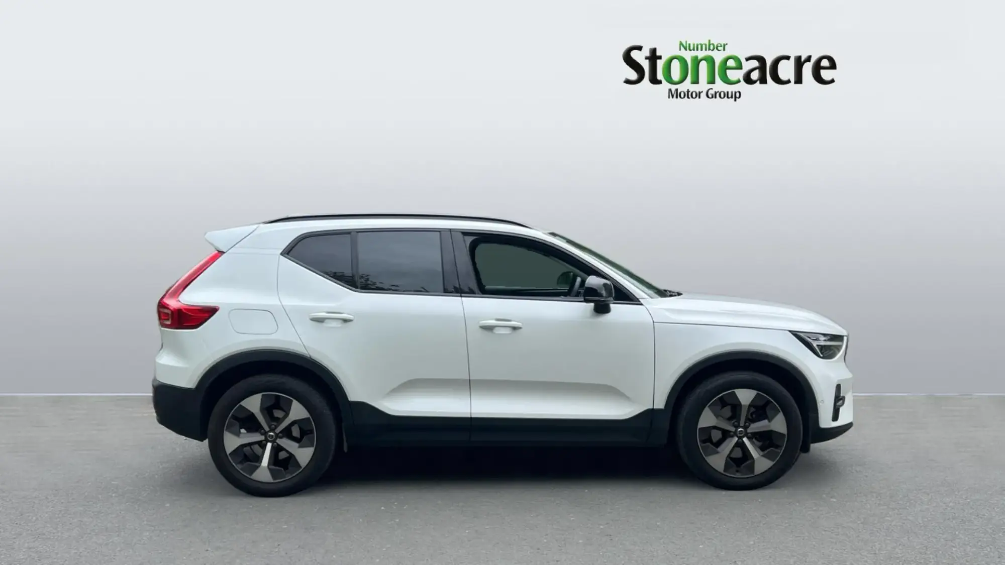 Volvo XC40 2.0 B4P Ultimate Dark 5dr Auto YA23CNZ Image 3