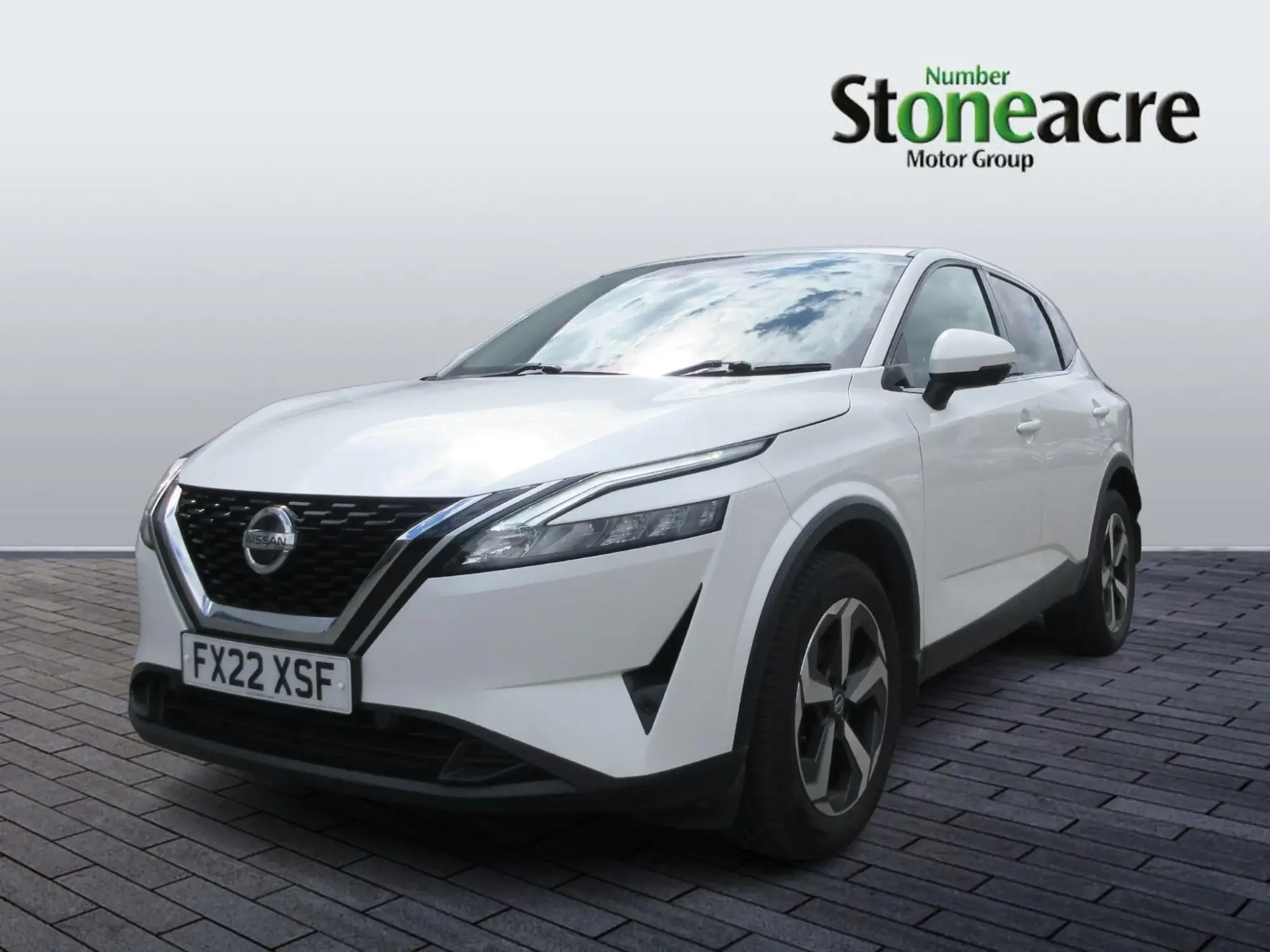 Nissan Qashqai 1.3 DiG-T MH N-Connecta 5dr FX22XSF Image 3
