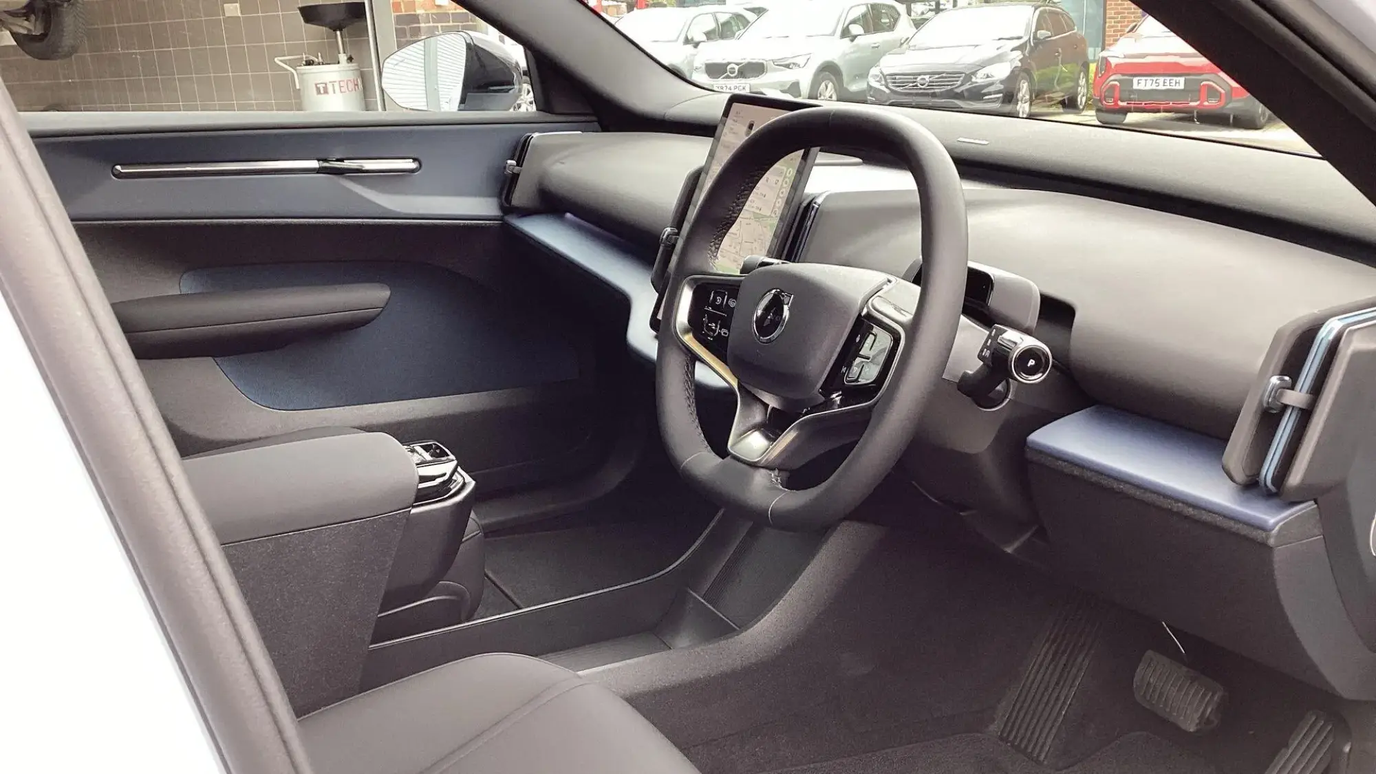 Volvo EX30 Twin Performance 69kWh Plus Auto AWD 5dr ND26LHU Image 3