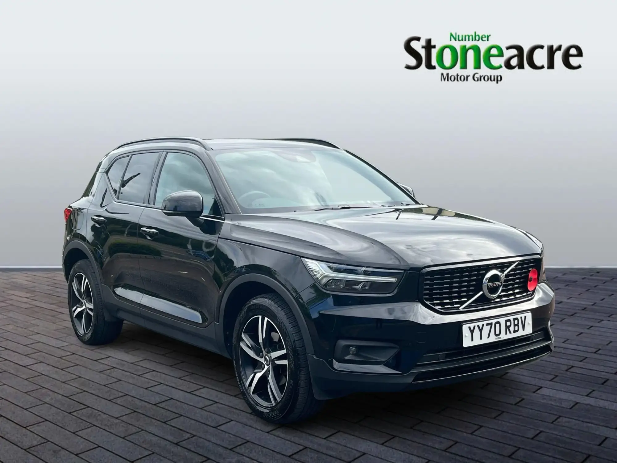 Volvo XC40 2.0 D3 R-Design Auto Euro 6 (s/s) 5dr YY70RBV Image 1