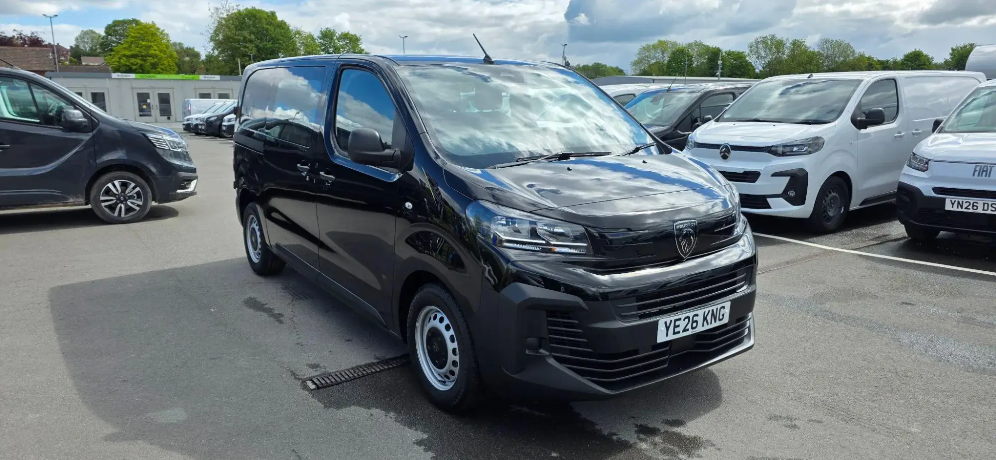 Peugeot Expert 2.2 Professional M Euro 6 (s/s) 6dr YE26KNG Image 1