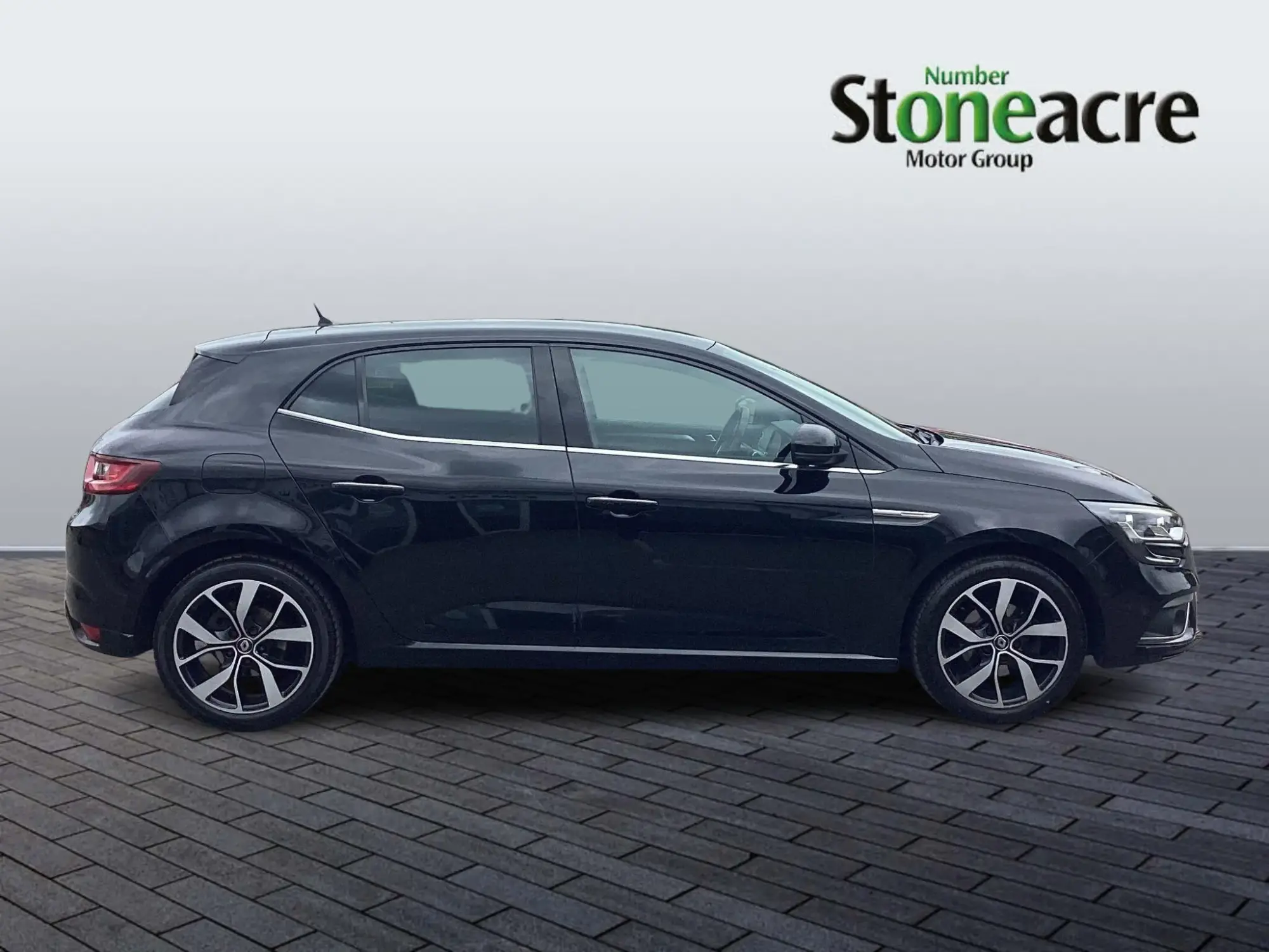 Renault Megane 1.3 TCe Iconic Euro 6 (s/s) 5dr BT68VFX Image 2