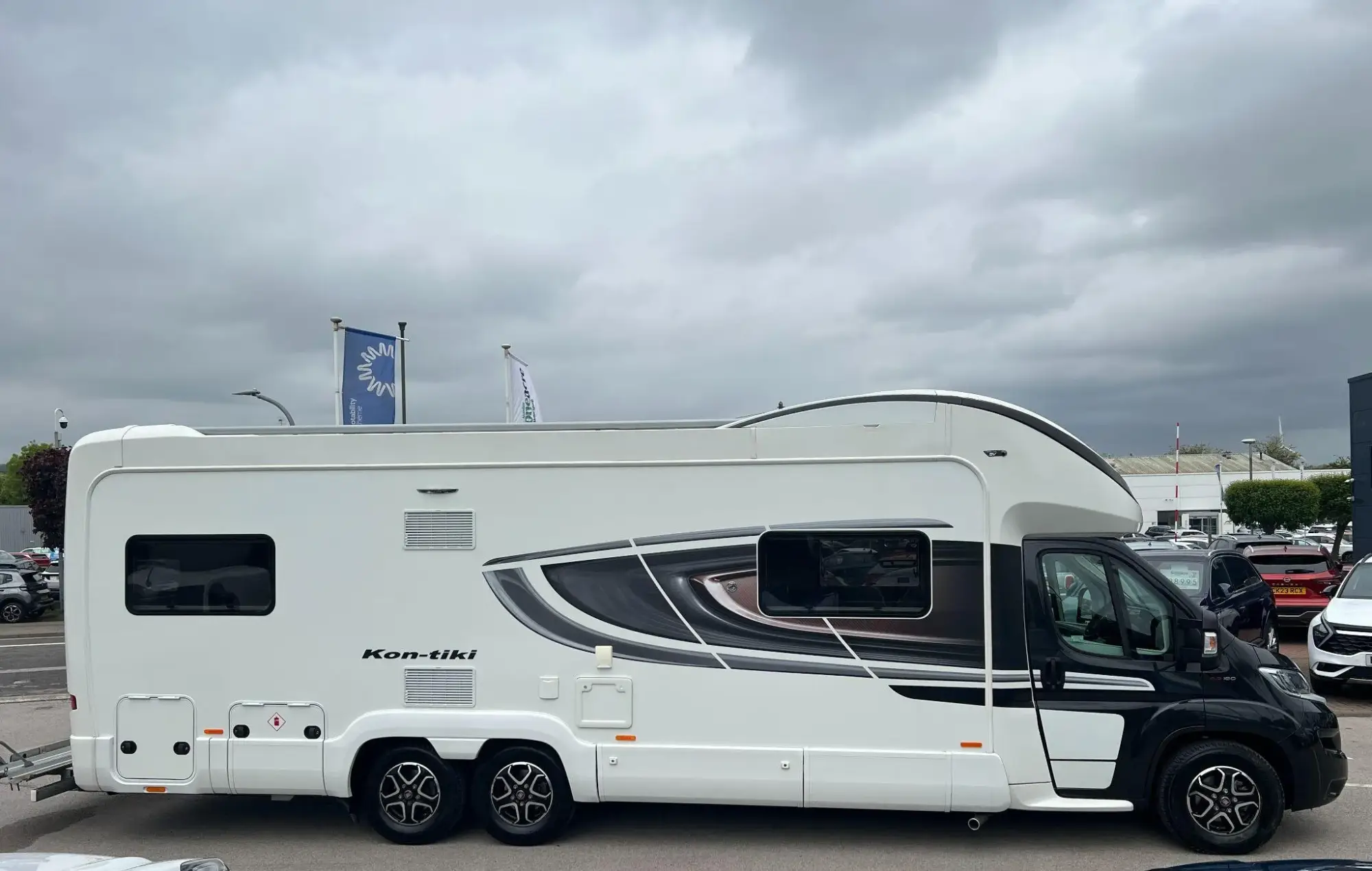 Fiat Ducato 2.3 MultiJetII 42 Maxi Platform Cab Comfort-Matic M H1 Euro 6 2dr VU21YFL Image 2