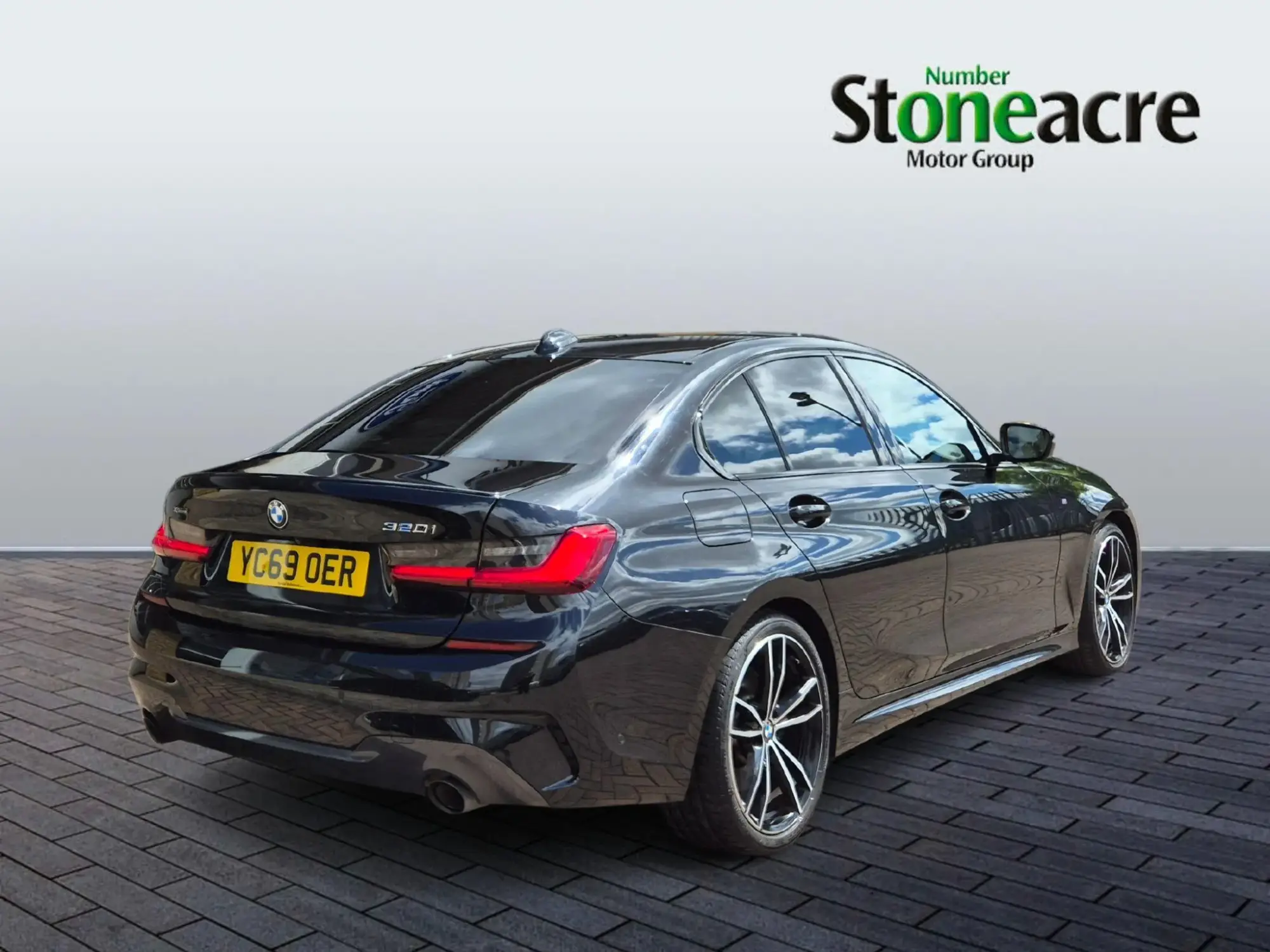 BMW 3 Series 2.0 320i M Sport Auto xDrive Euro 6 (s/s) 4dr YC69OER Image 3