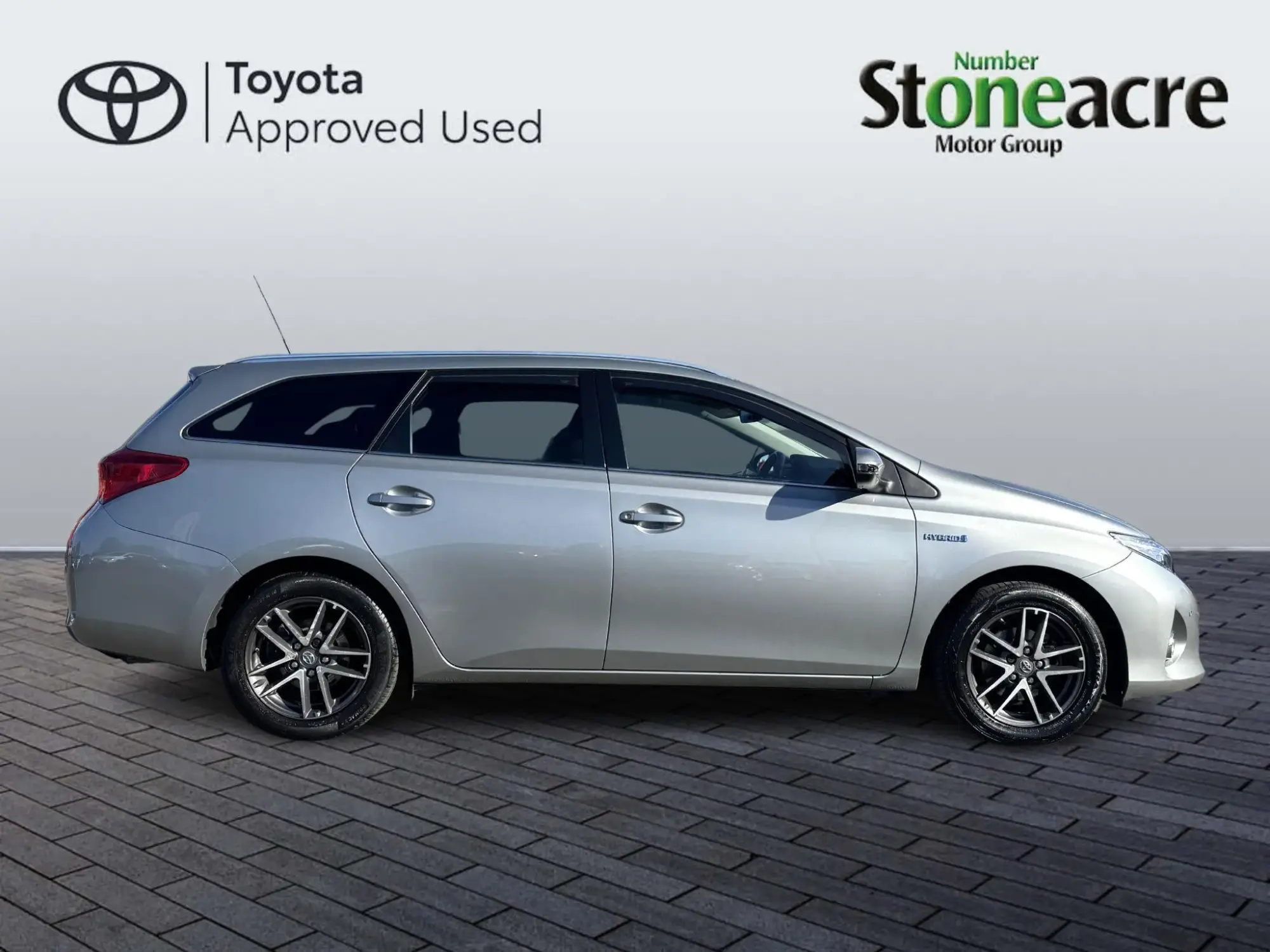 Toyota Auris 1.8 VVT-h Icon+ Touring Sports CVT Euro 5 (s/s) 5dr YO65FZV Image 2