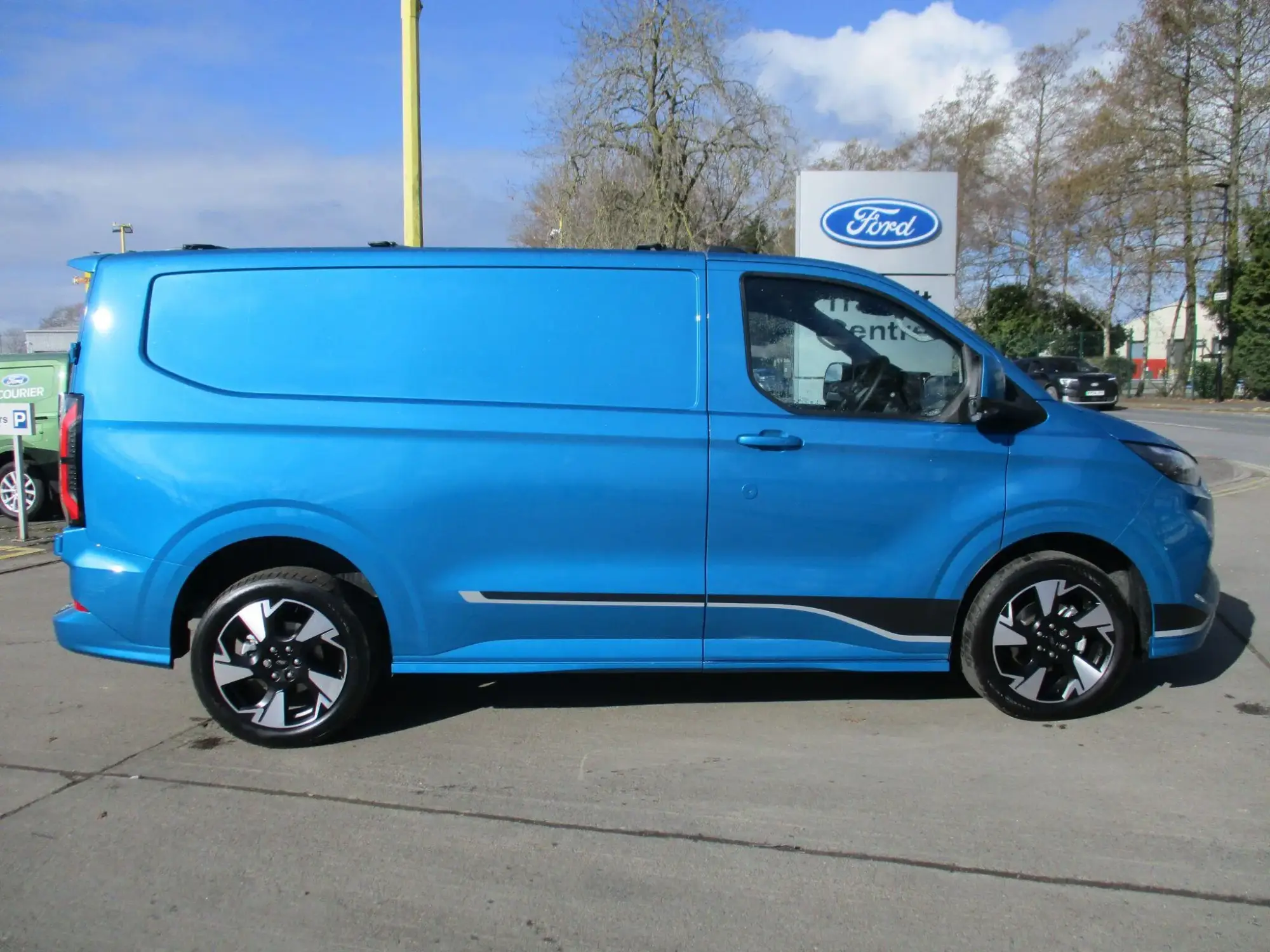 Ford Transit Custom 2.5 320 Duratec 11.8kWh Sport Auto L1 H1 Euro 6 5dr Image 2