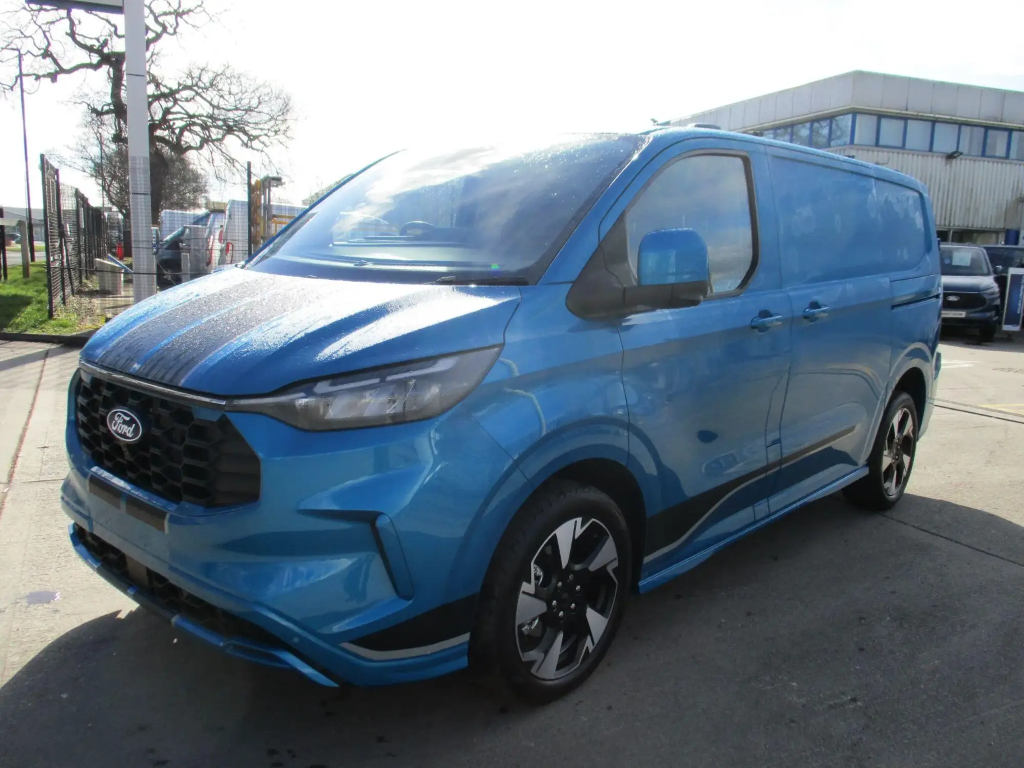 Ford Transit Custom 2.5 320 Duratec 11.8kWh Sport Auto L1 H1 Euro 6 5dr Image 1