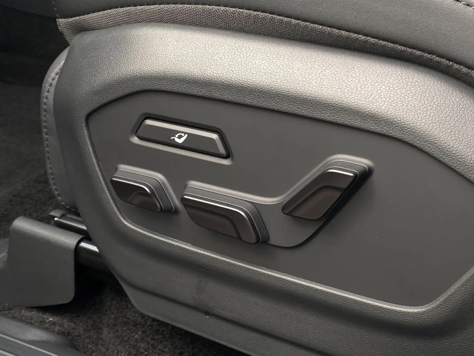 Hyundai SANTA FE Plug-in Hybrid Image 15