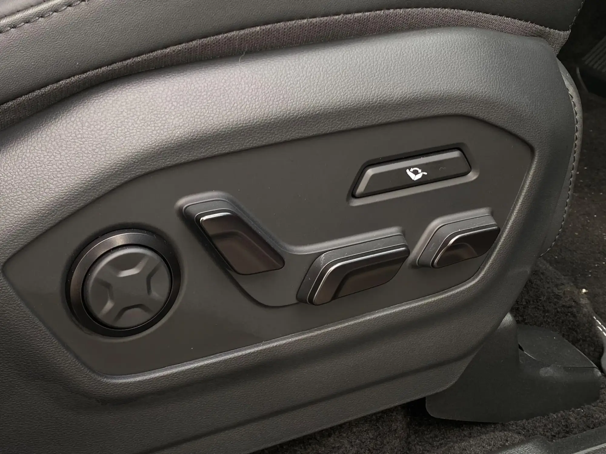 Hyundai SANTA FE Plug-in Hybrid Image 17