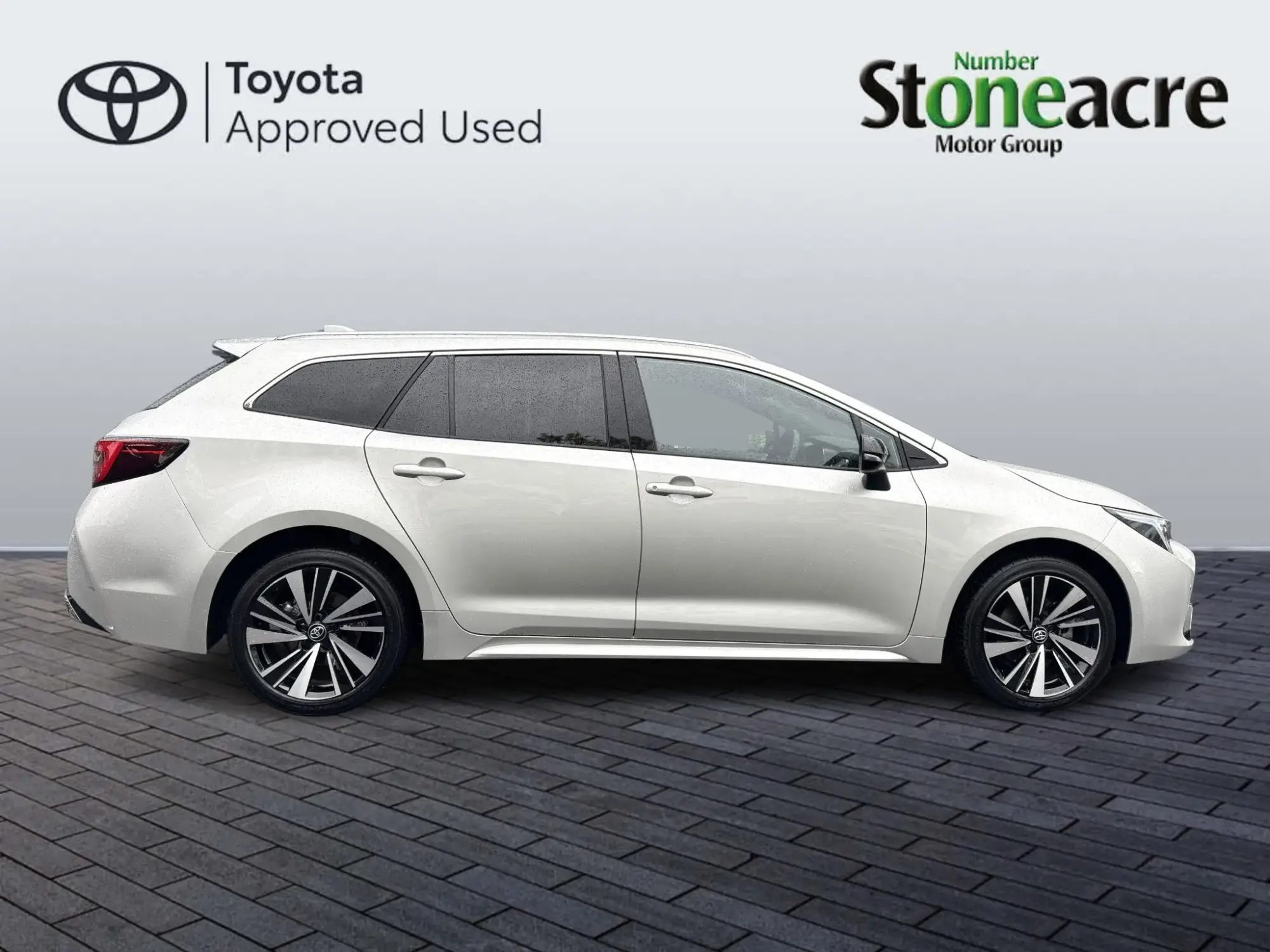 Toyota Corolla Touring Sports 1.8 VVT-h Design Touring Sports CVT Euro 6 (s/s) 5dr FL75RZF Image 2