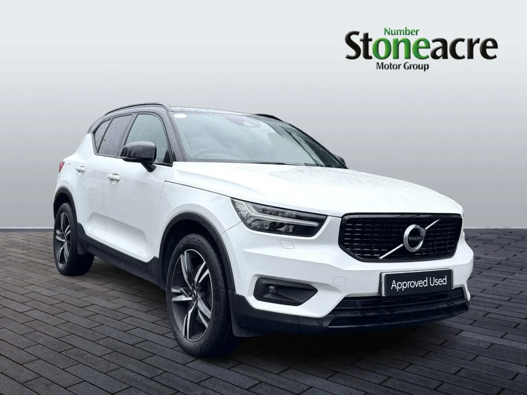 Volvo XC40 Recharge 1.5h T4 Recharge 10.7kWh R-Design Auto Euro 6 (s/s) 5dr NX21LXL Image 1
