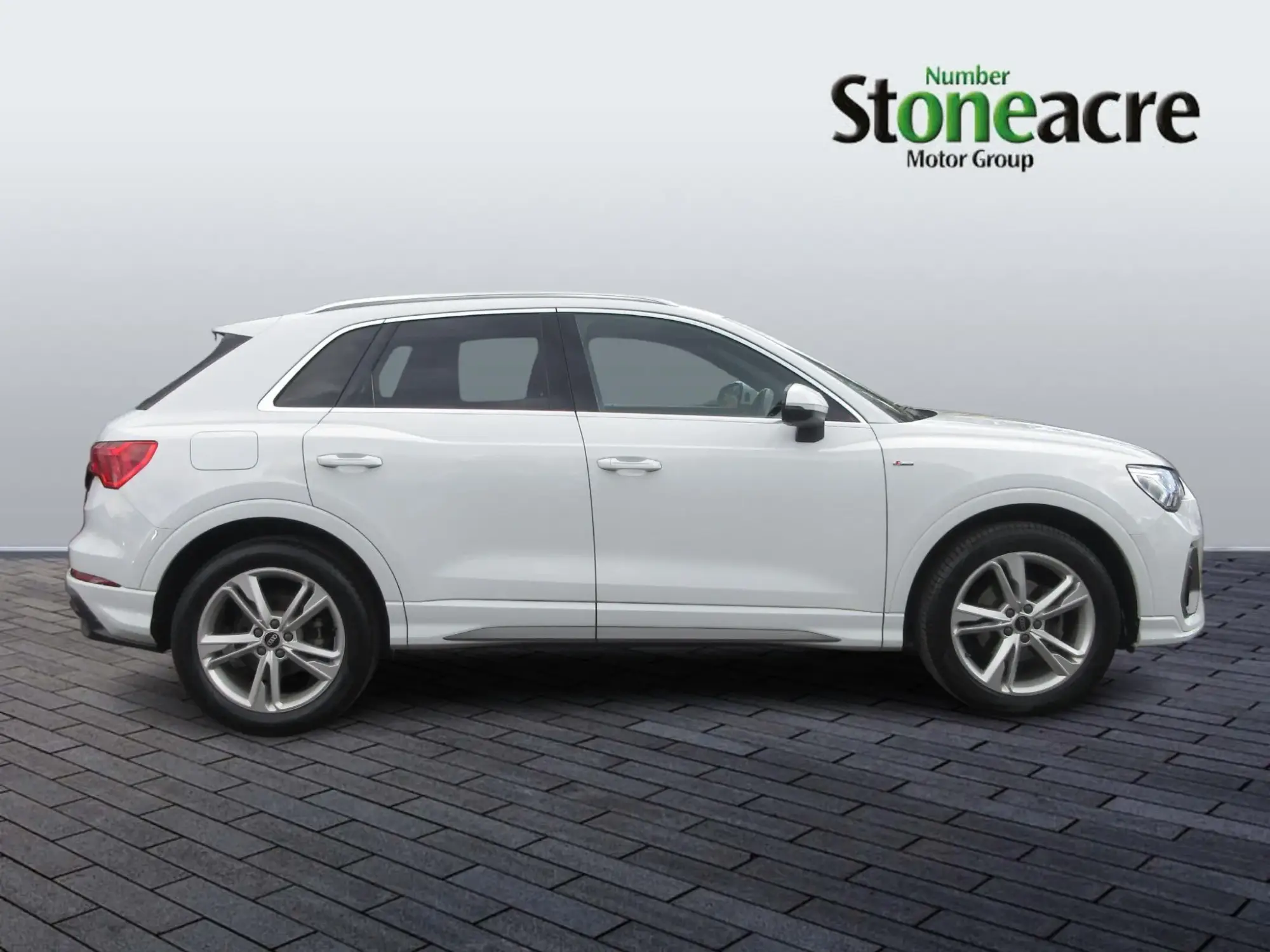 Audi Q3 1.5 TFSI CoD 35 S line SUV 5dr Petrol Manual Euro 6 (s/s) (150 ps) DG21GMV Image 2