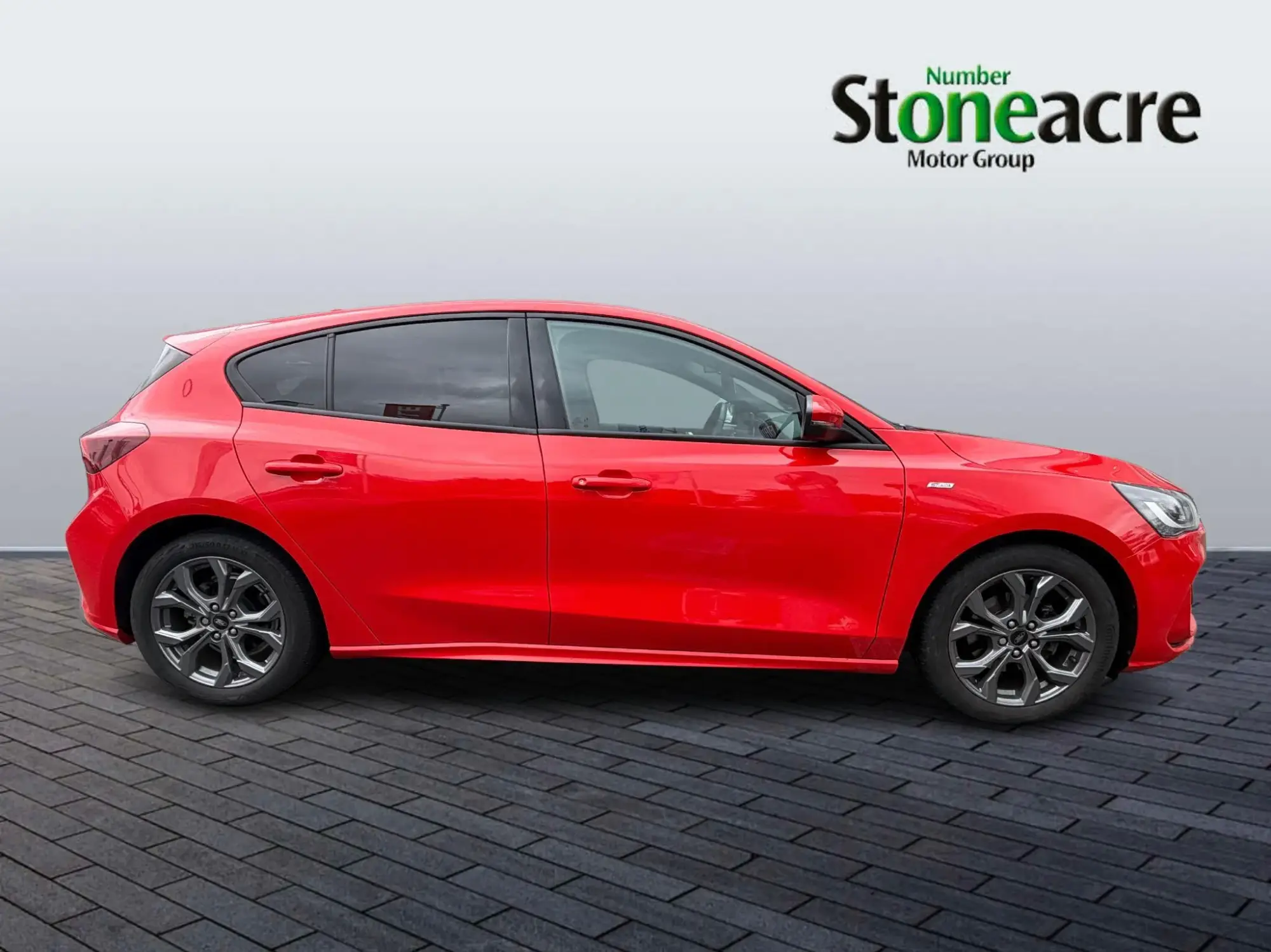 Ford Focus 1.0 EcoBoost ST-Line Style 5dr YO23AHL Image 2