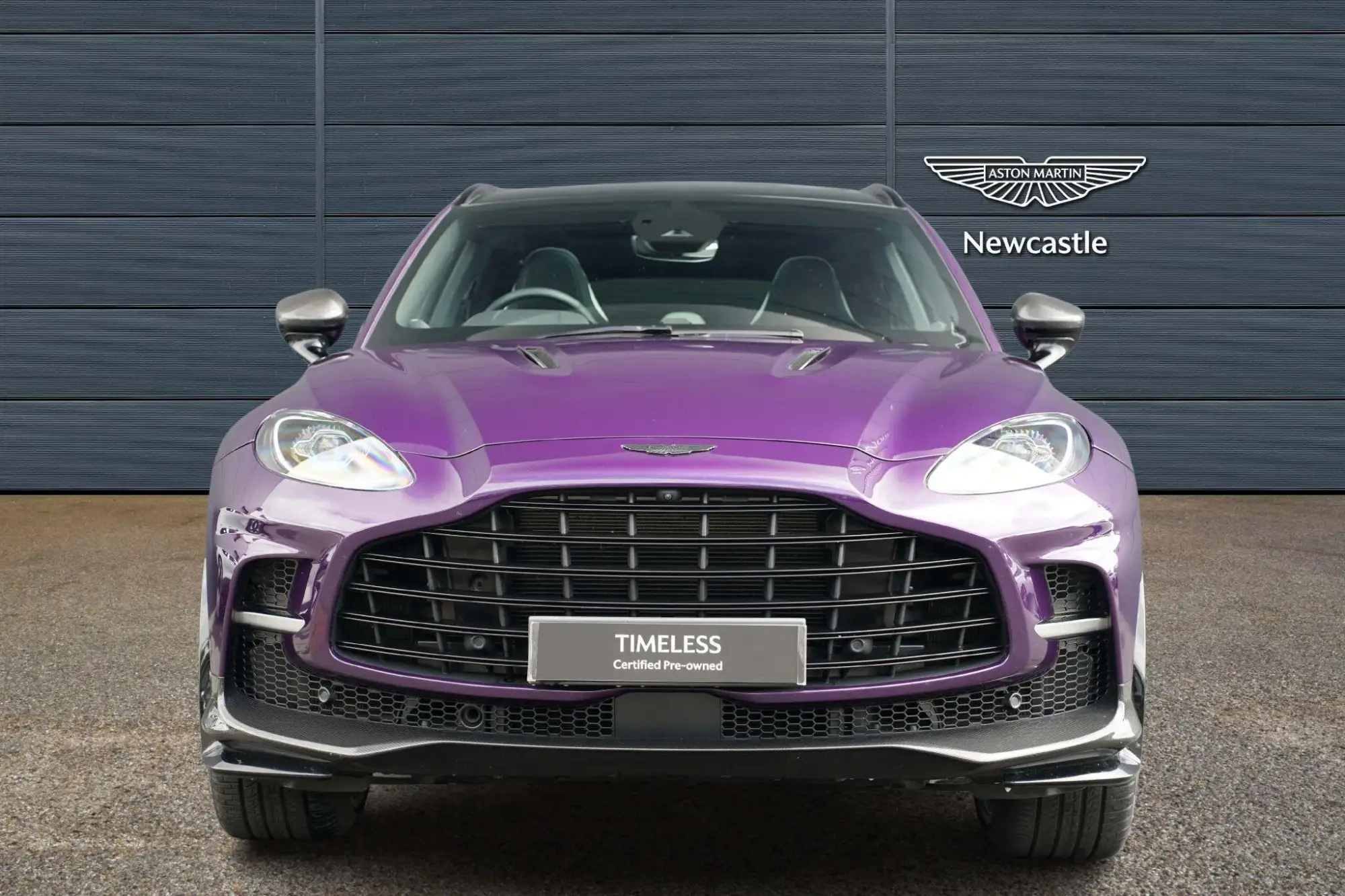 Aston Martin DBX Image 2