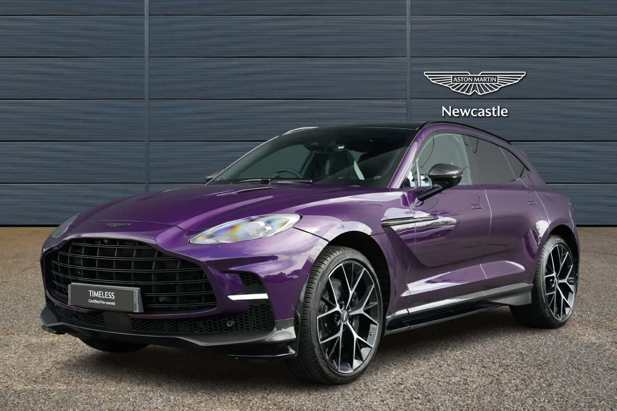 Aston Martin DBX Image 3