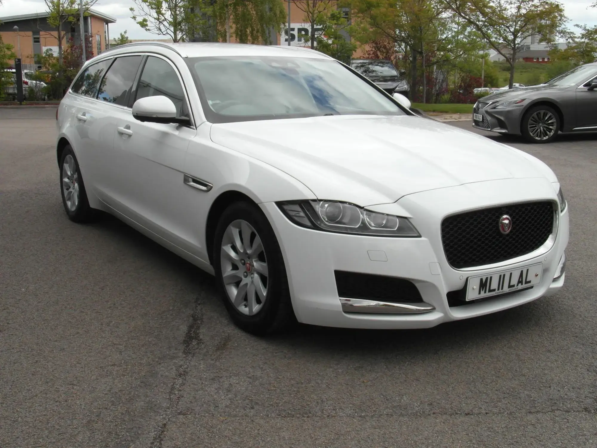 Jaguar XF 2.0d Prestige Sportbrake Auto Euro 6 (s/s) 5dr ML11LAL Image 1