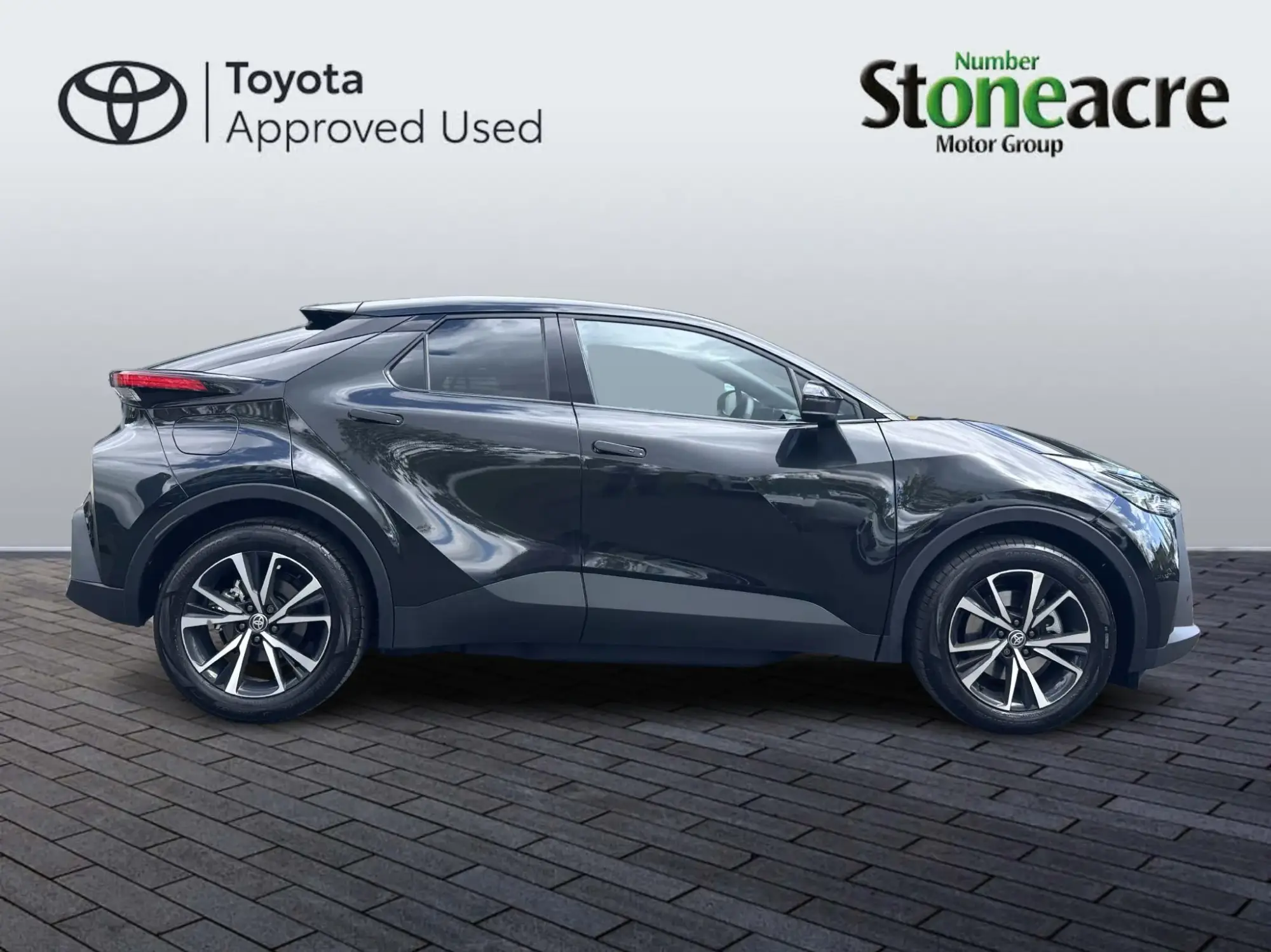 Toyota C-HR Plug-in Hybrid 2.0 VVT-h 13.6 kWh Design CVT Euro 6 (s/s) 5dr NX26TUO Image 2