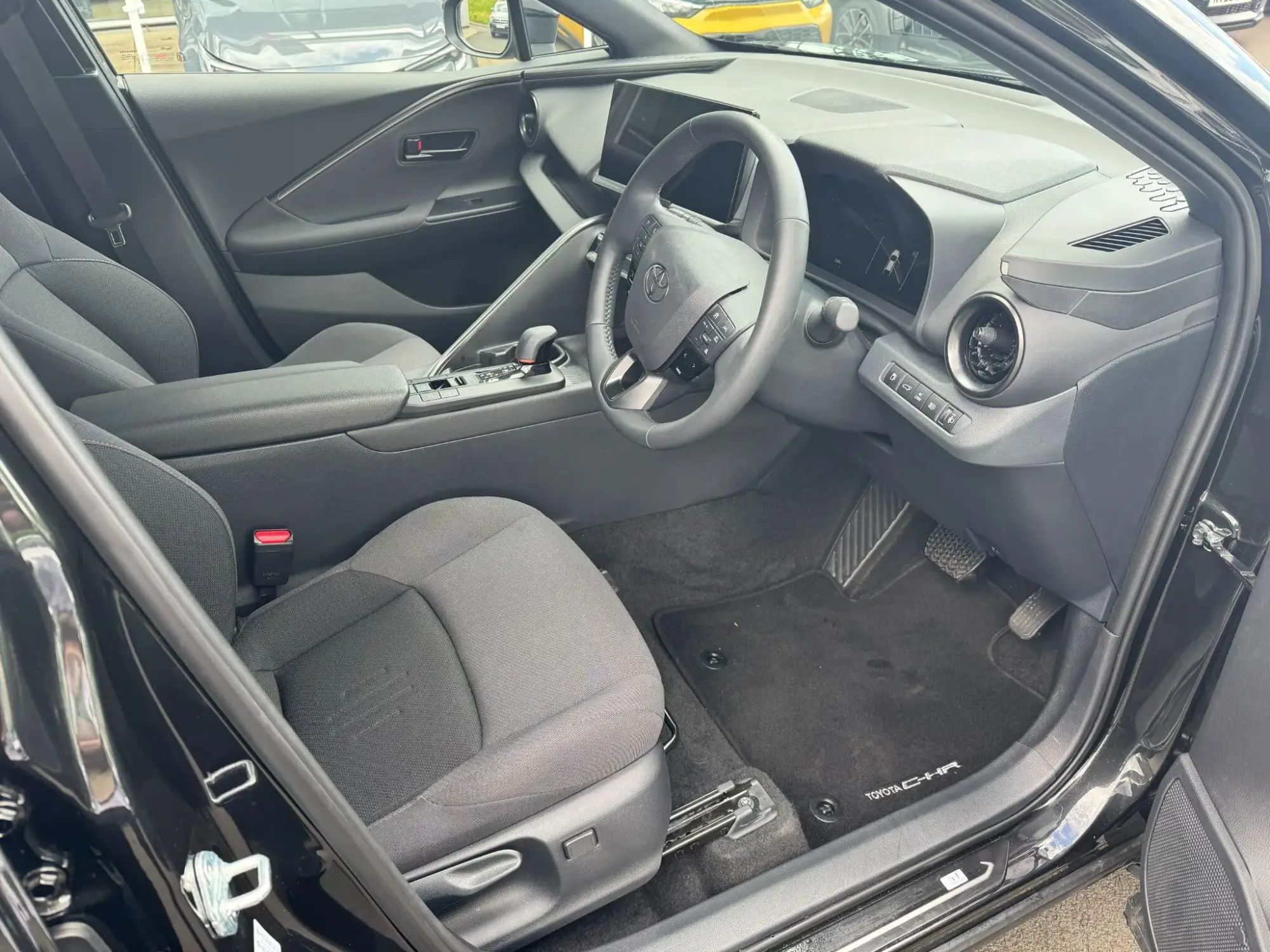 Toyota C-HR Plug-in Hybrid Image 11 Toyota C-HR Plug-in Hybrid Image 11
