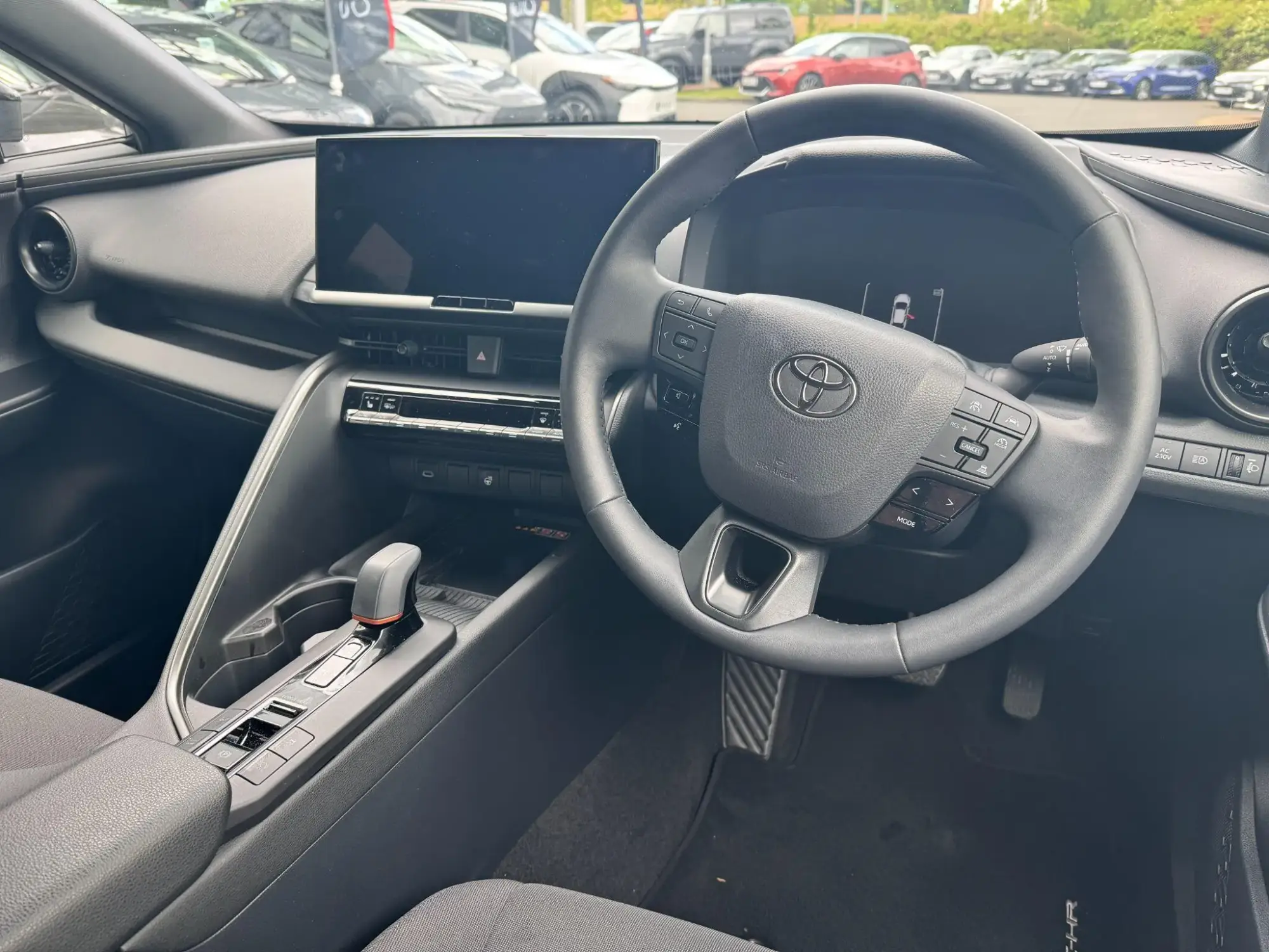 Toyota C-HR Plug-in Hybrid Image 16 Toyota C-HR Plug-in Hybrid Image 16