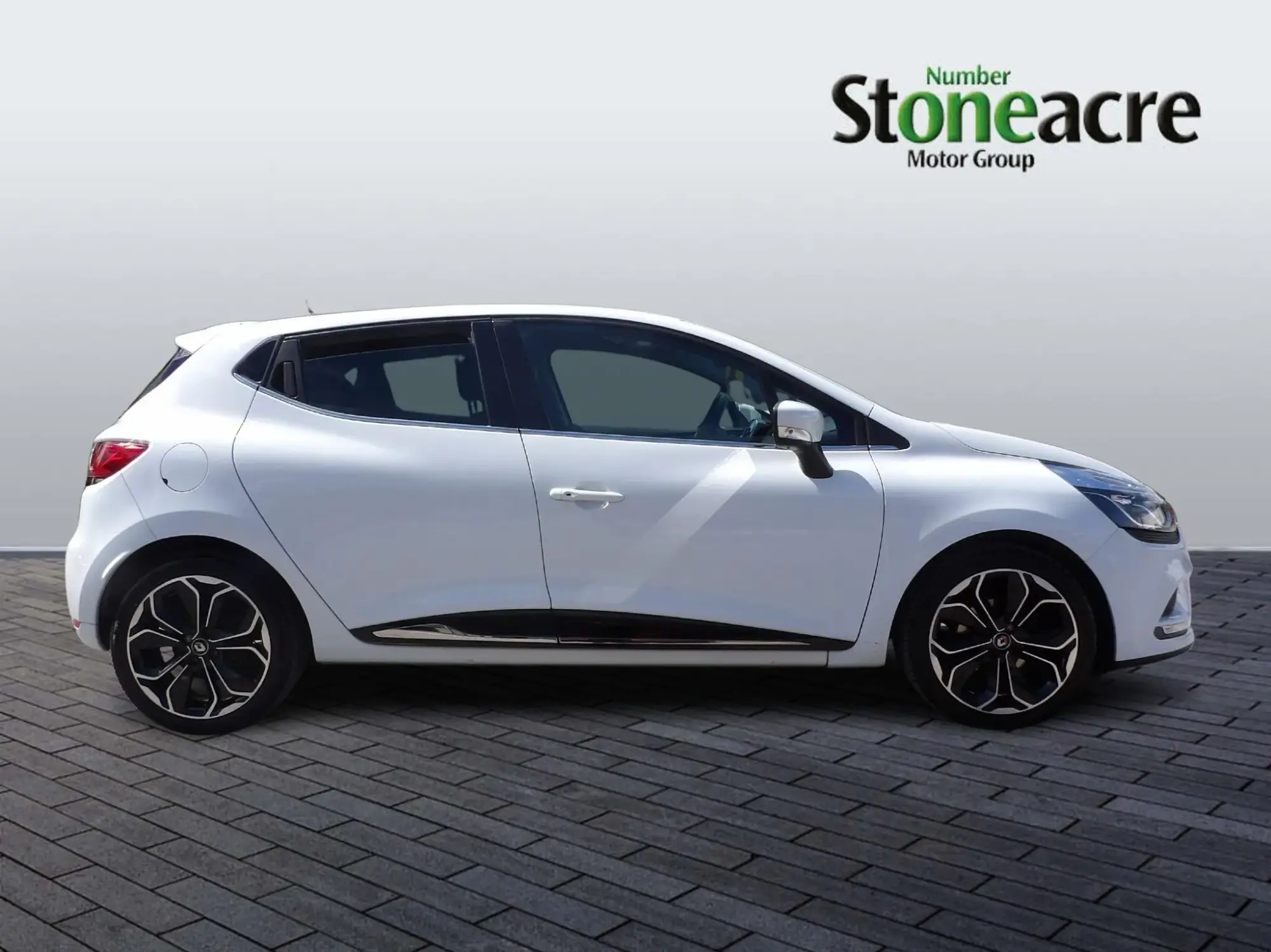 Renault Clio 1.5 dCi 90 Iconic 5dr ML69OVC Image 2