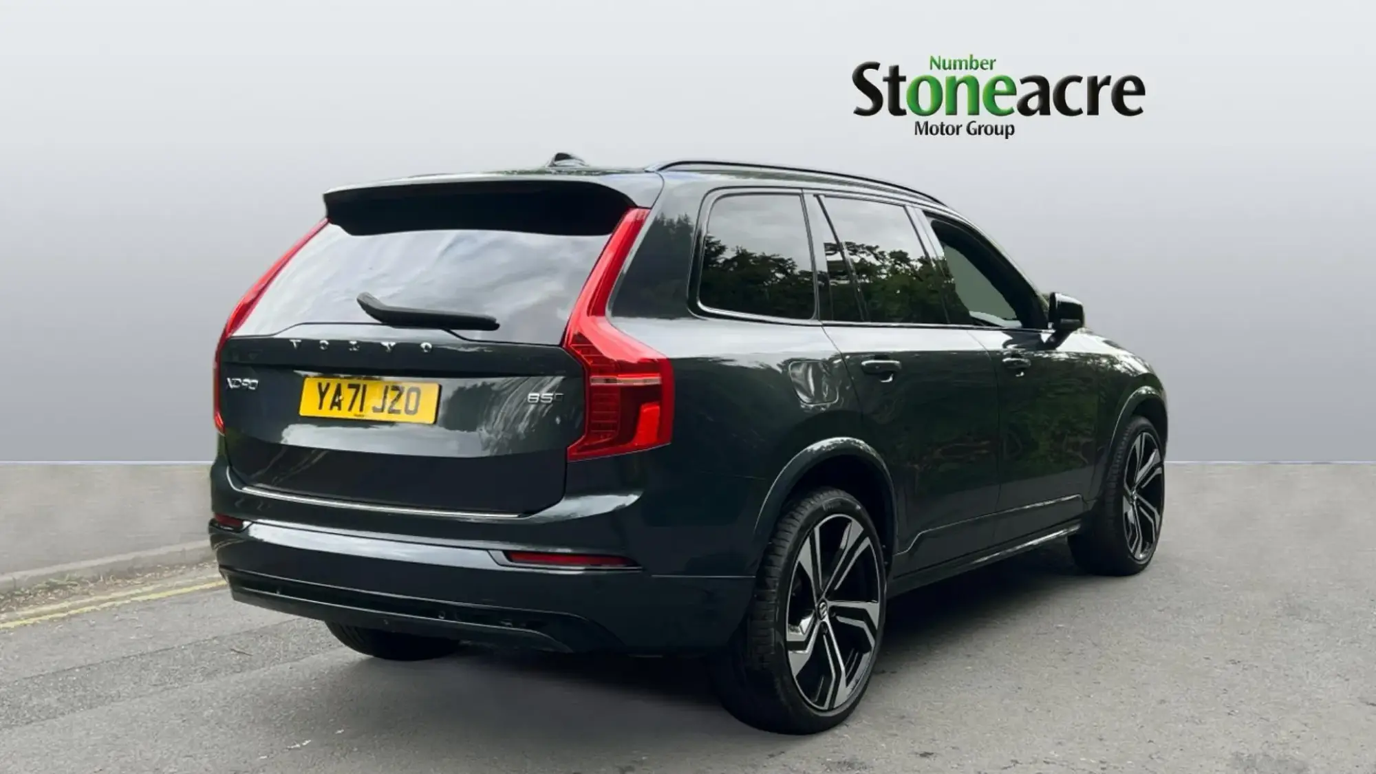Volvo XC90 2.0 B5D [235] R DESIGN Pro 5dr AWD Geartronic YA71JZO Image 2