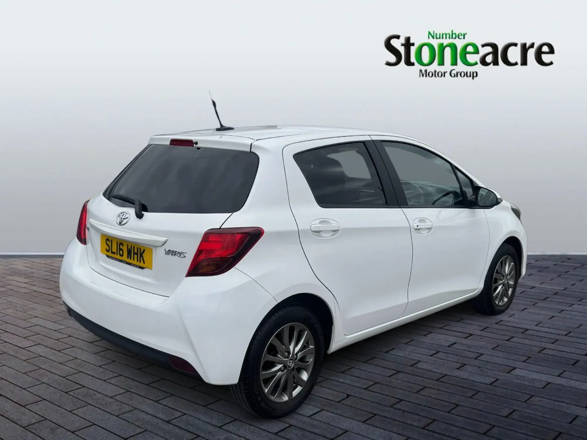 Toyota Yaris 1.33 Dual VVT-i Icon Hatchback 5dr Petrol Manual Euro 6 (99 ps) SL16WHK Image 3