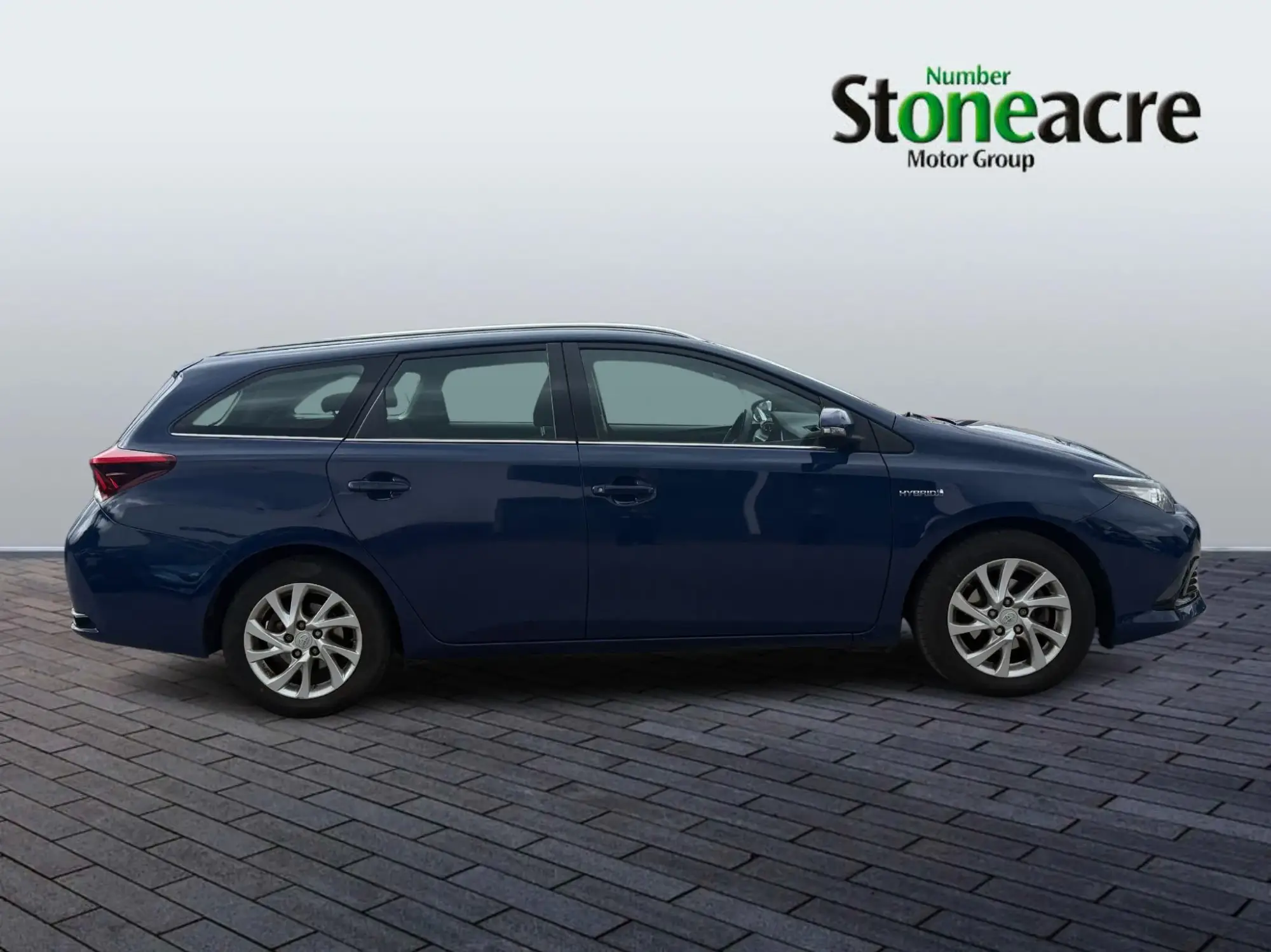 Toyota Auris 1.8 VVT-h Business Edition Touring Sports CVT Euro 6 (s/s) 5dr (Safety Sense) FH17CYJ Image 2