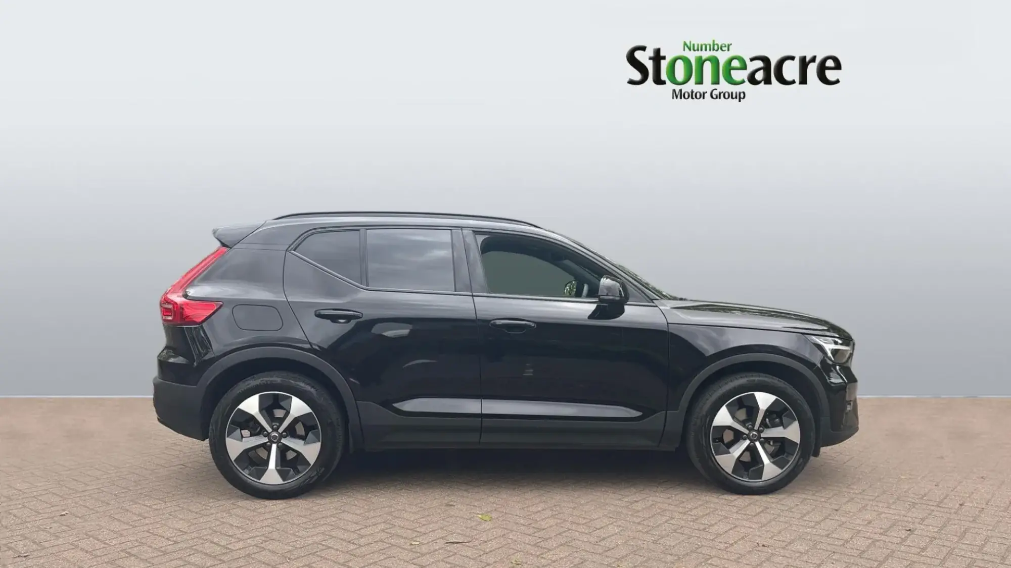 Volvo XC40 2.0 B4P Plus Dark 5dr Auto RF25NPA Image 3