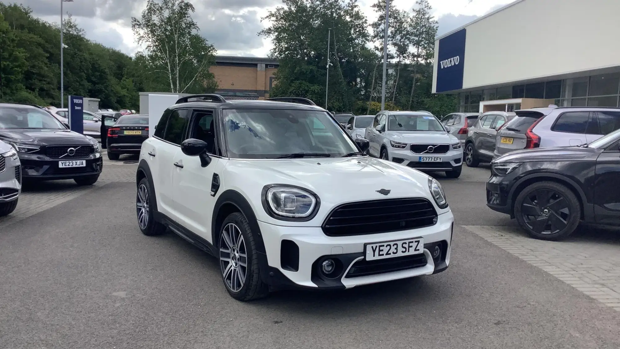 MINI Countryman Image 1 MINI Countryman Image 1