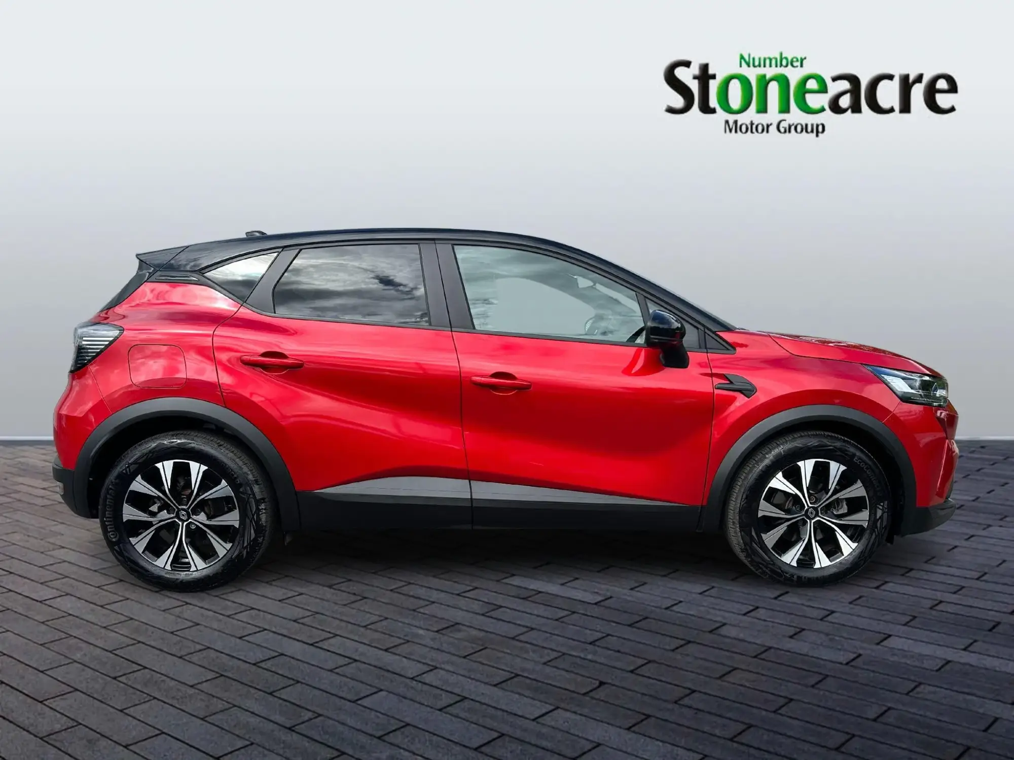 Renault Captur E-Tech Image 2