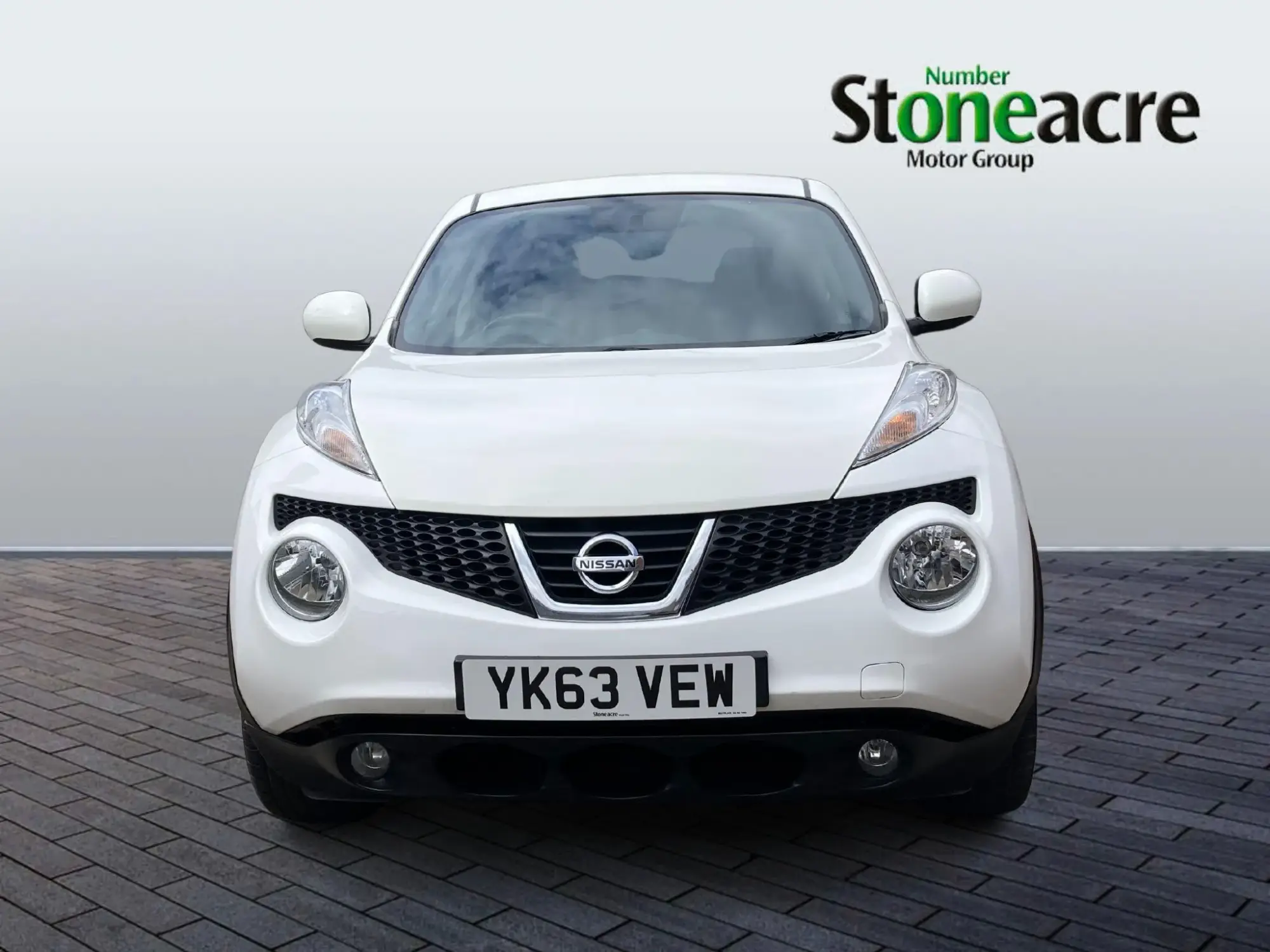 Nissan Juke 1.6 Acenta Premium Euro 5 (s/s) 5dr YK63VEW Image 2