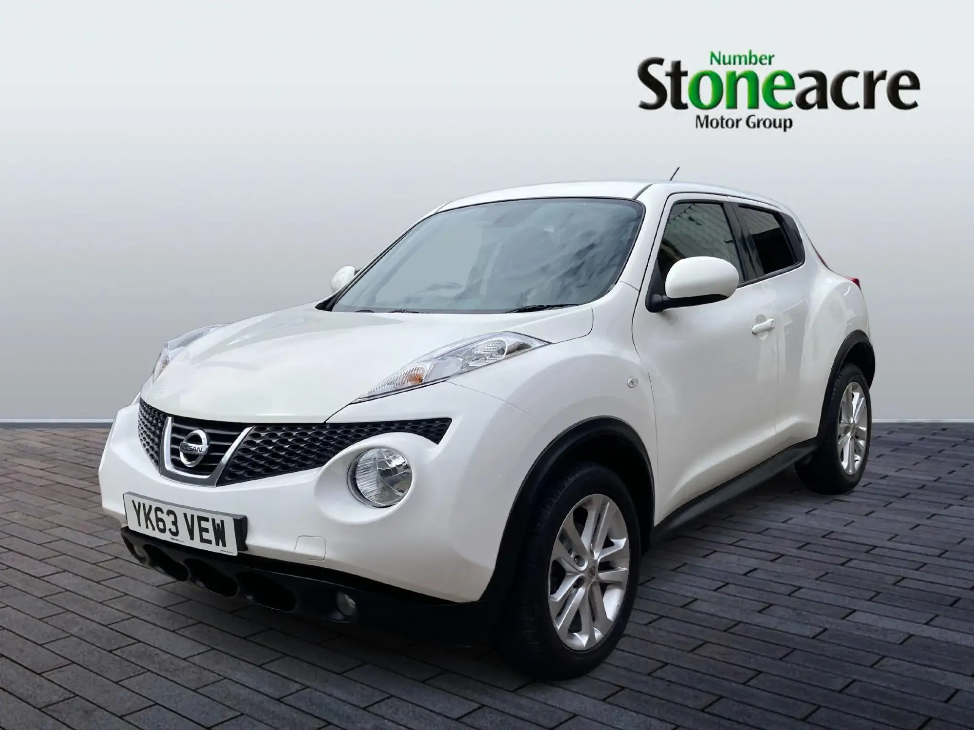 Nissan Juke 1.6 Acenta Premium Euro 5 (s/s) 5dr YK63VEW Image 3
