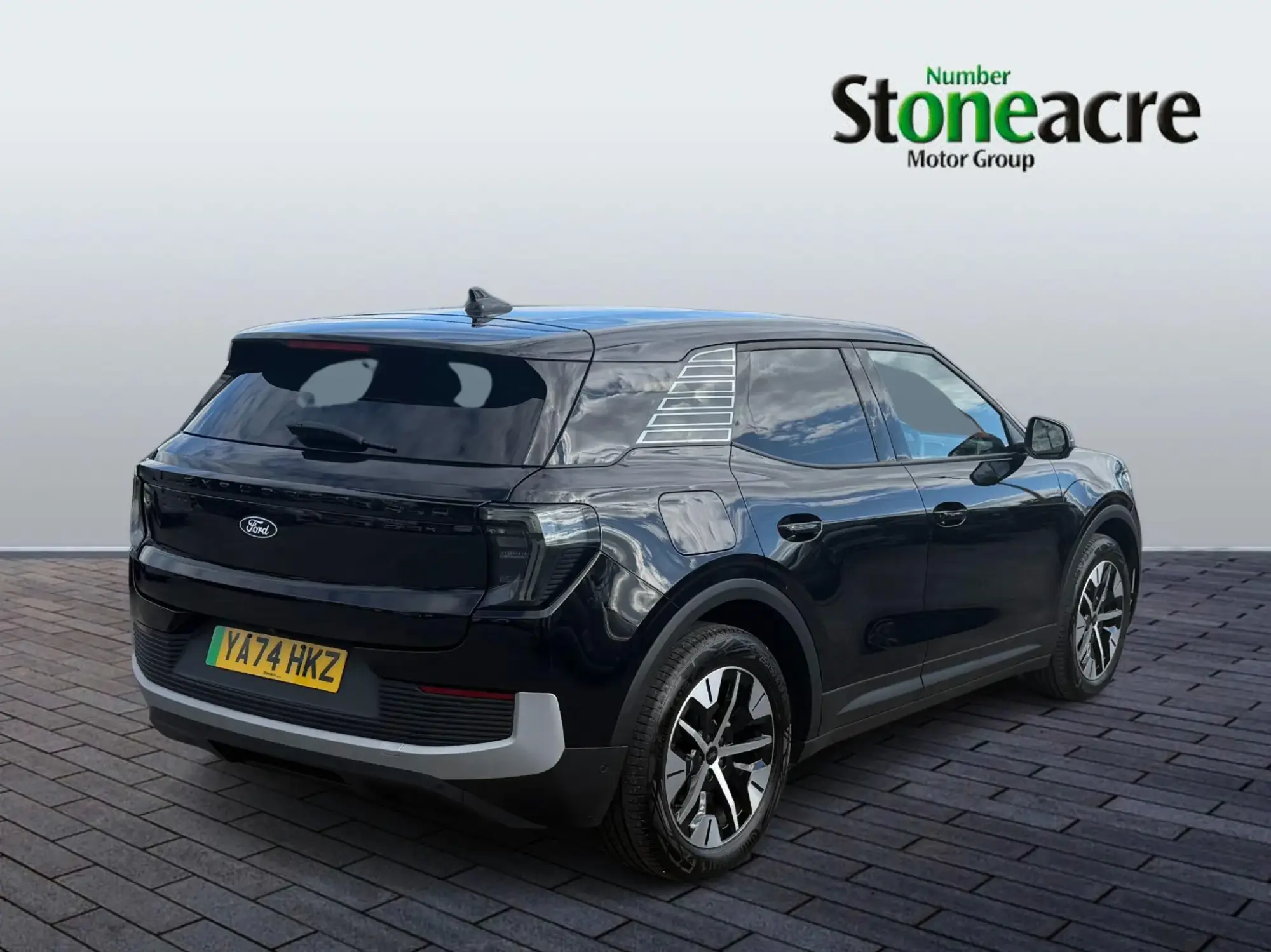 Ford Explorer Image 3