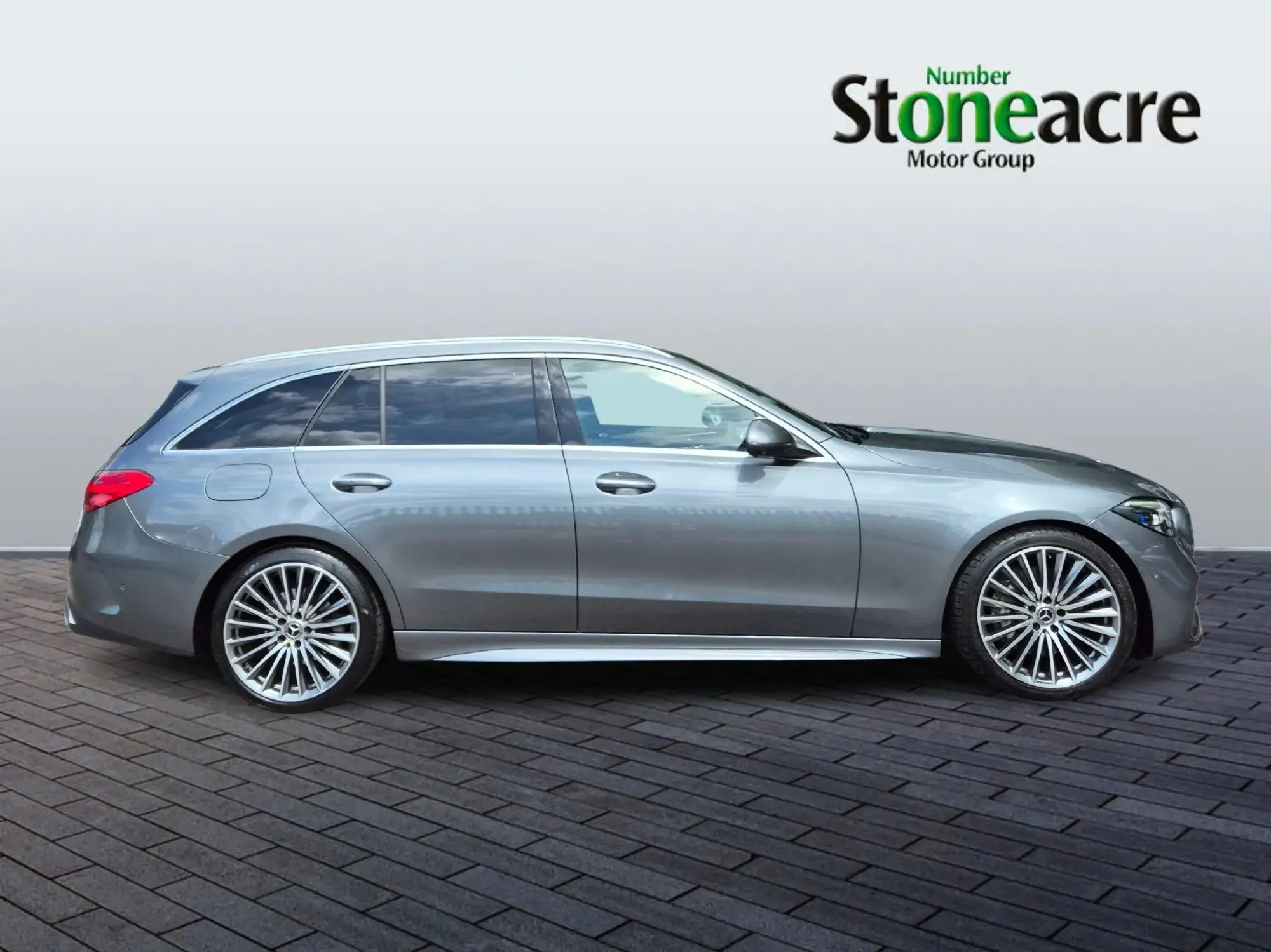 Mercedes-Benz C-Class 2.0 C220dh MHEV AMG Line (Premium) G-Tronic+ Euro 6 (s/s) 5dr ND72BCK Image 2