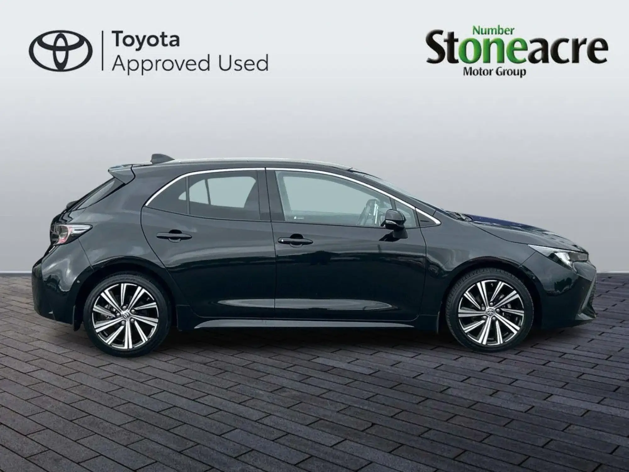 Toyota Corolla Hatchback Image 2