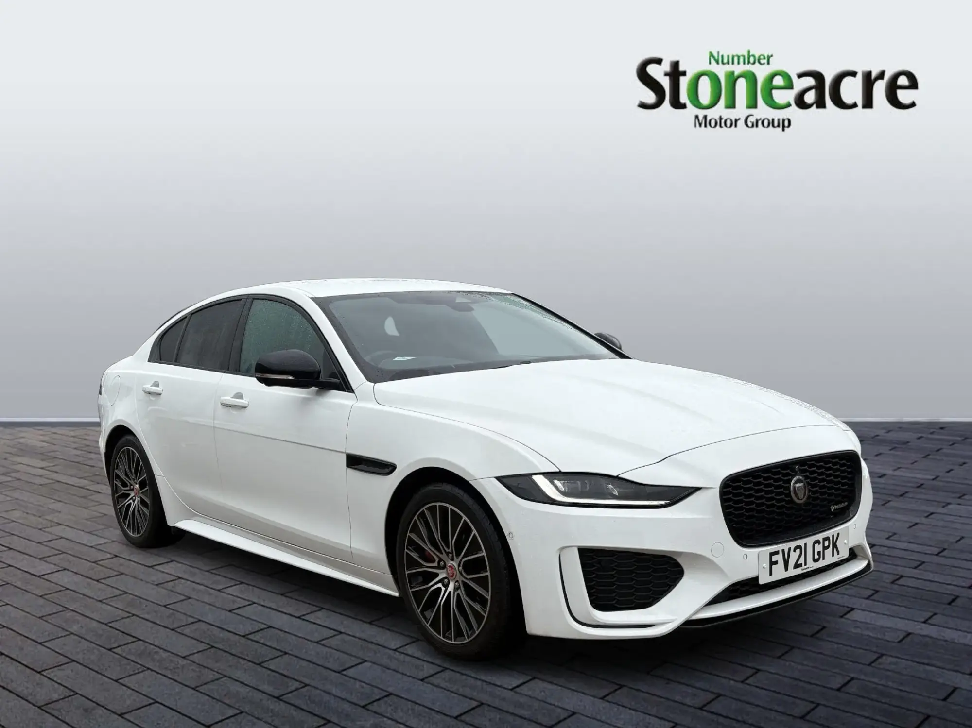 Jaguar XE 2.0 D200 MHEV R-Dynamic SE Auto Euro 6 (s/s) 4dr FV21GPK Image 1