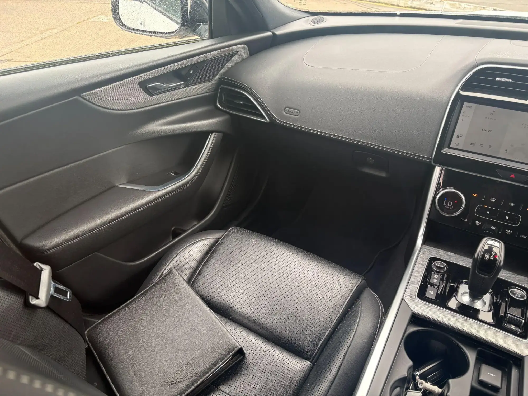 Jaguar XE Image 20 Jaguar XE Image 20