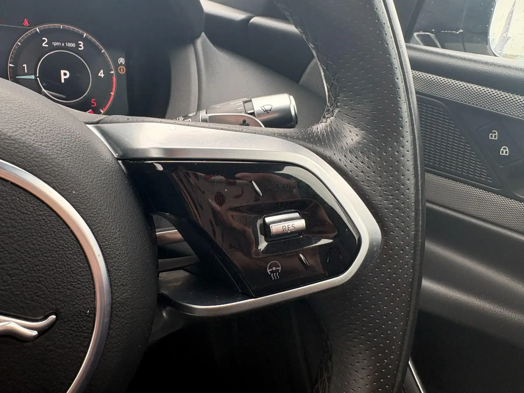 Jaguar XE Image 28 Jaguar XE Image 28