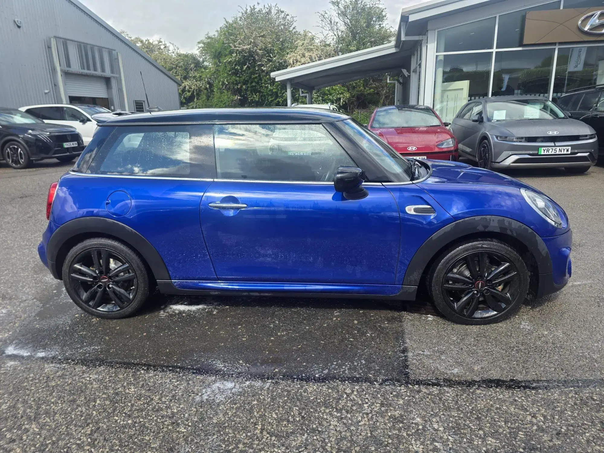 MINI Hatch Image 2