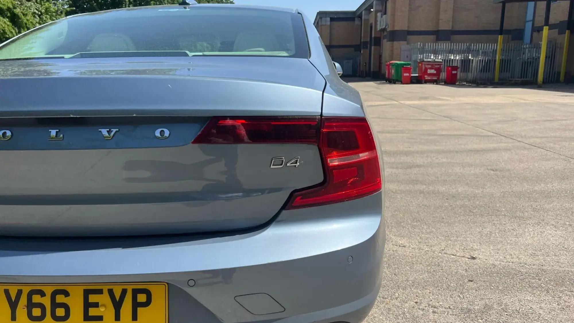 Volvo S90 2.0 D4 Momentum 4dr Geartronic YY66EYP Image 3