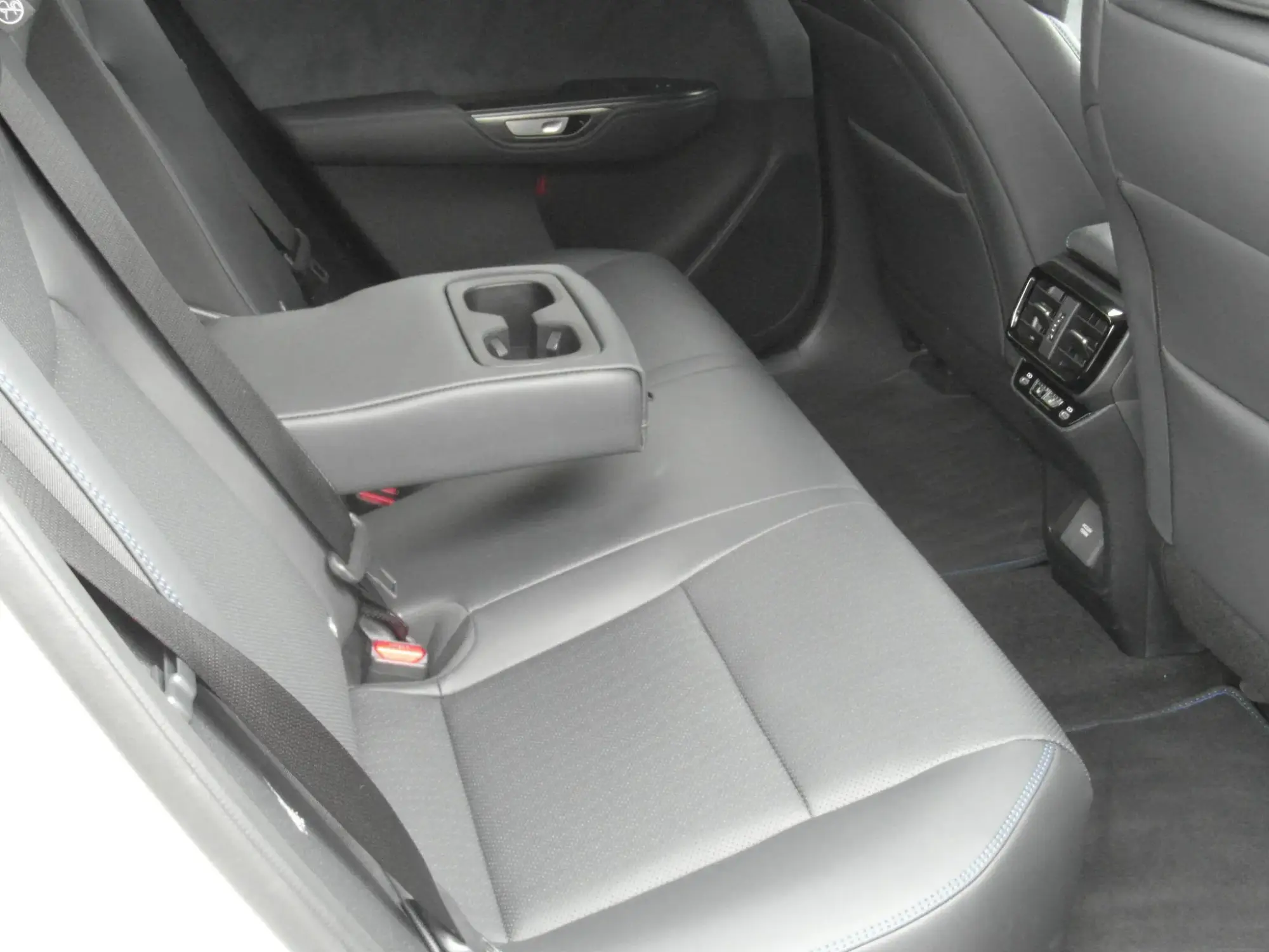 Lexus RZ Image 27