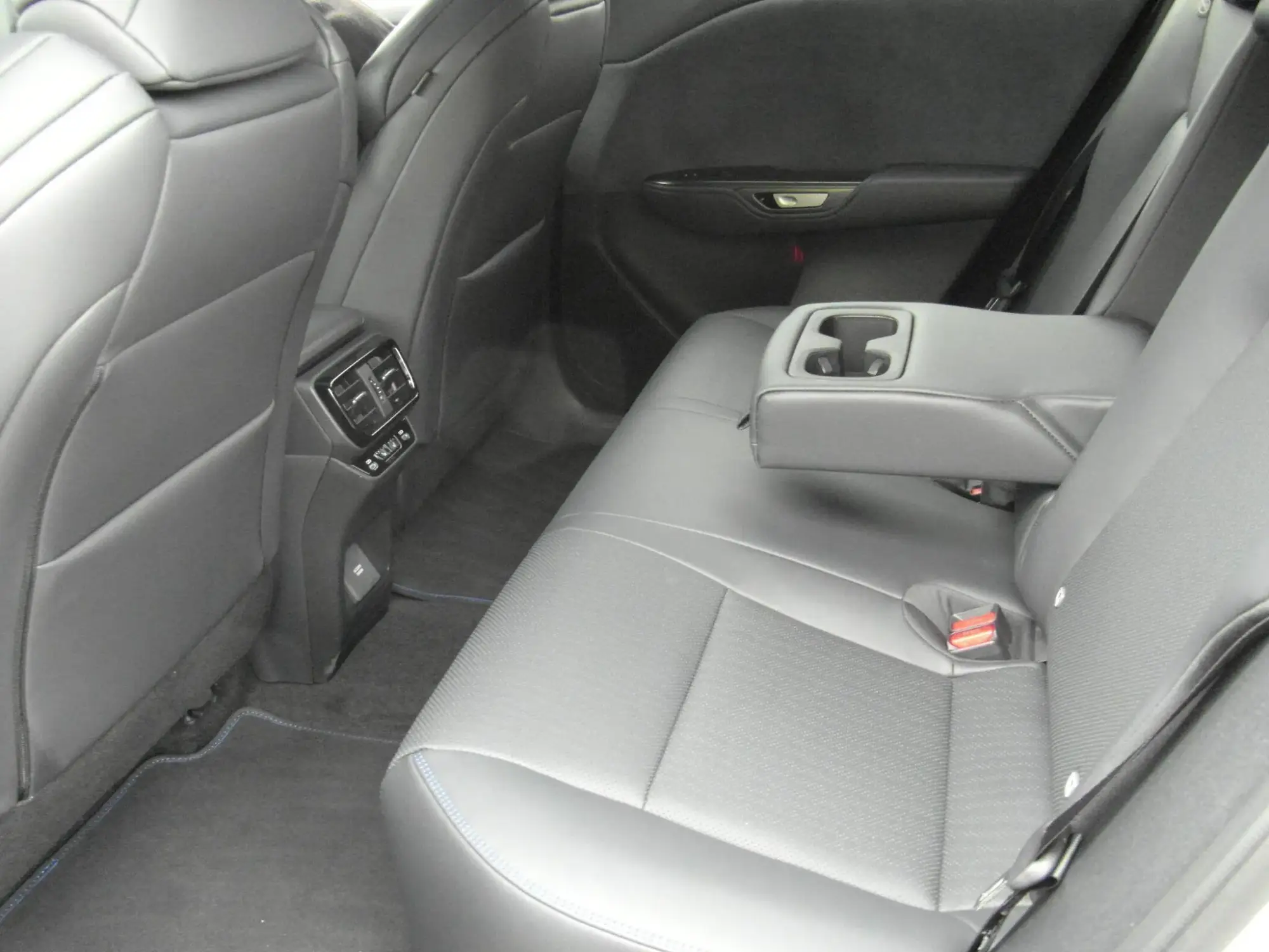 Lexus RZ Image 28