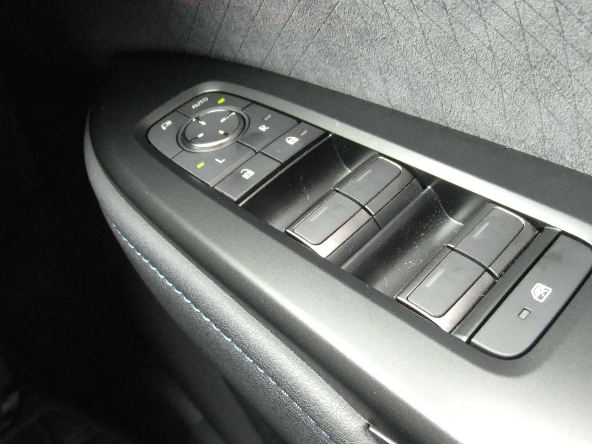 Lexus RZ Image 38