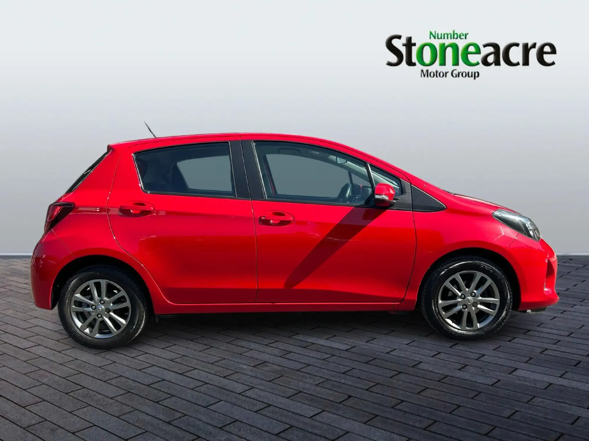 Toyota Yaris 1.33 VVT-i Icon 5dr YM64EWN Image 2