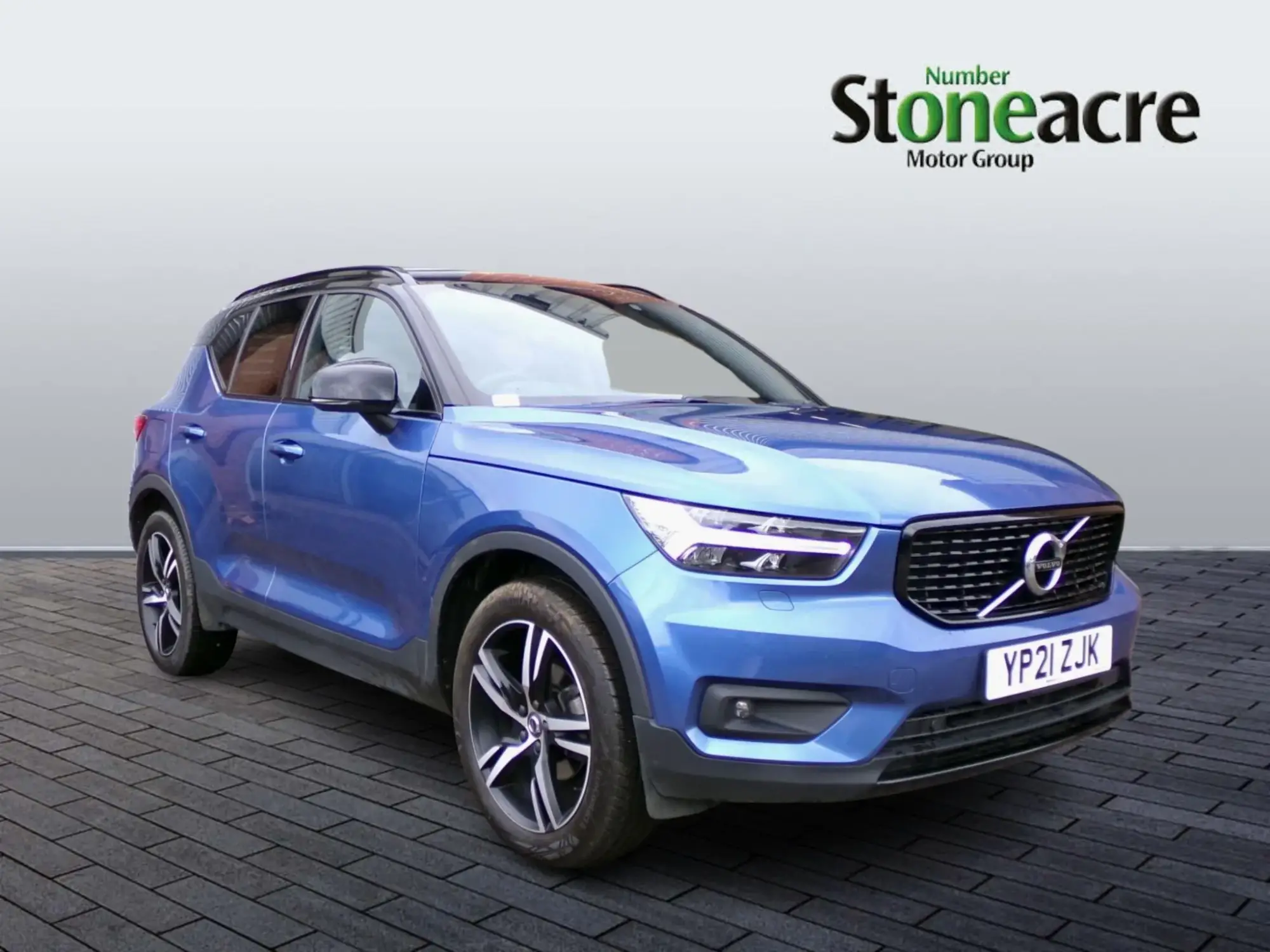 Volvo XC40 R-Design T3 (163 hp) Auto YP21ZJK Image 1