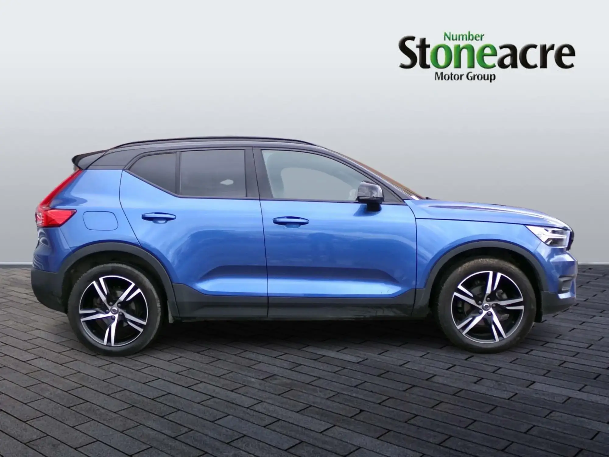 Volvo XC40 R-Design T3 (163 hp) Auto YP21ZJK Image 2