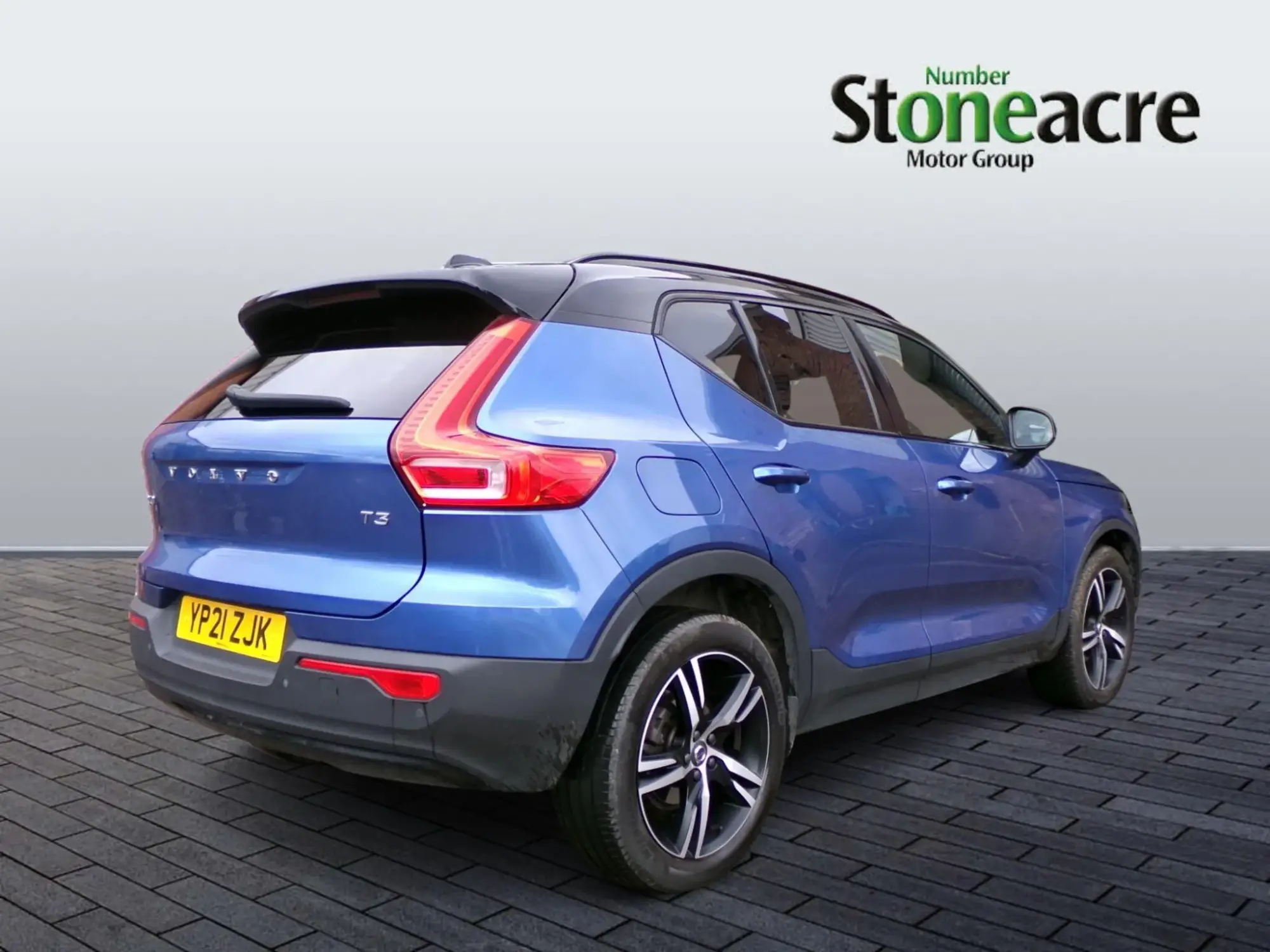 Volvo XC40 R-Design T3 (163 hp) Auto YP21ZJK Image 3